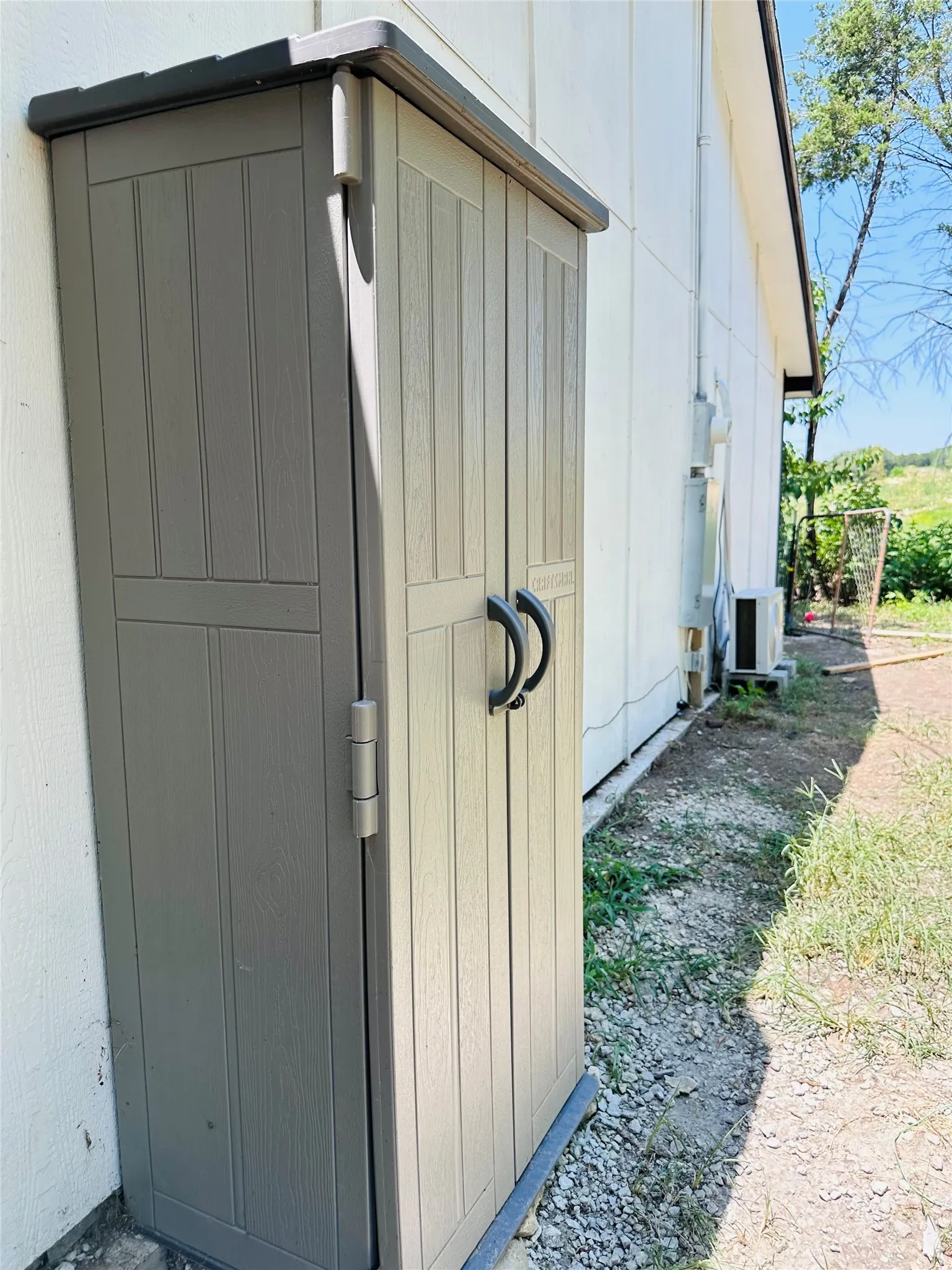 Single Family Residence For Sale in Hood County , 3006 Wagon Train Trail, Granbury, Texas 76048, 2 Bedroom, 1 Bathroom, Garage spaces, 1,020 Sqft, built in 2004, mls#21350166, Real Estate Agent in Granbury, Homes For Sale in Hood county, Homes For Sale in Granbury, Realtor in Granbury Texas, Real Estate Brokerage Independent Realty Texas, Luminita Cordes Realtor