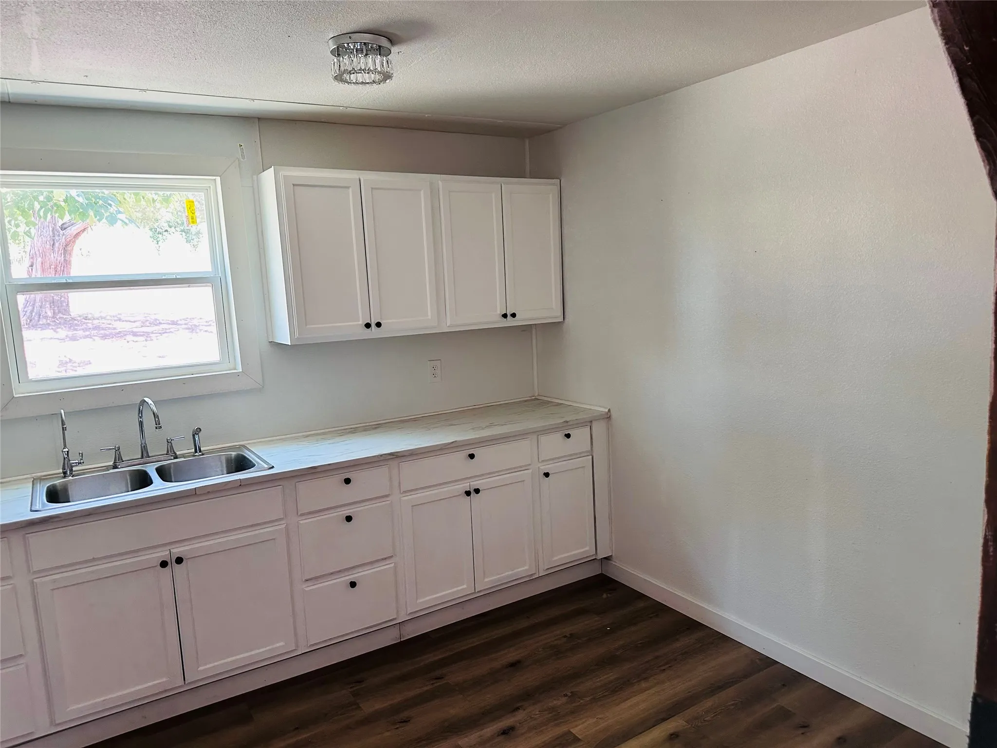 Single Family Residence For Sale in Hood County , 3006 Wagon Train Trail, Granbury, Texas 76048, 2 Bedroom, 1 Bathroom, Garage spaces, 1,020 Sqft, built in 2004, mls#21350166, Real Estate Agent in Granbury, Homes For Sale in Hood county, Homes For Sale in Granbury, Realtor in Granbury Texas, Real Estate Brokerage Independent Realty Texas, Luminita Cordes Realtor