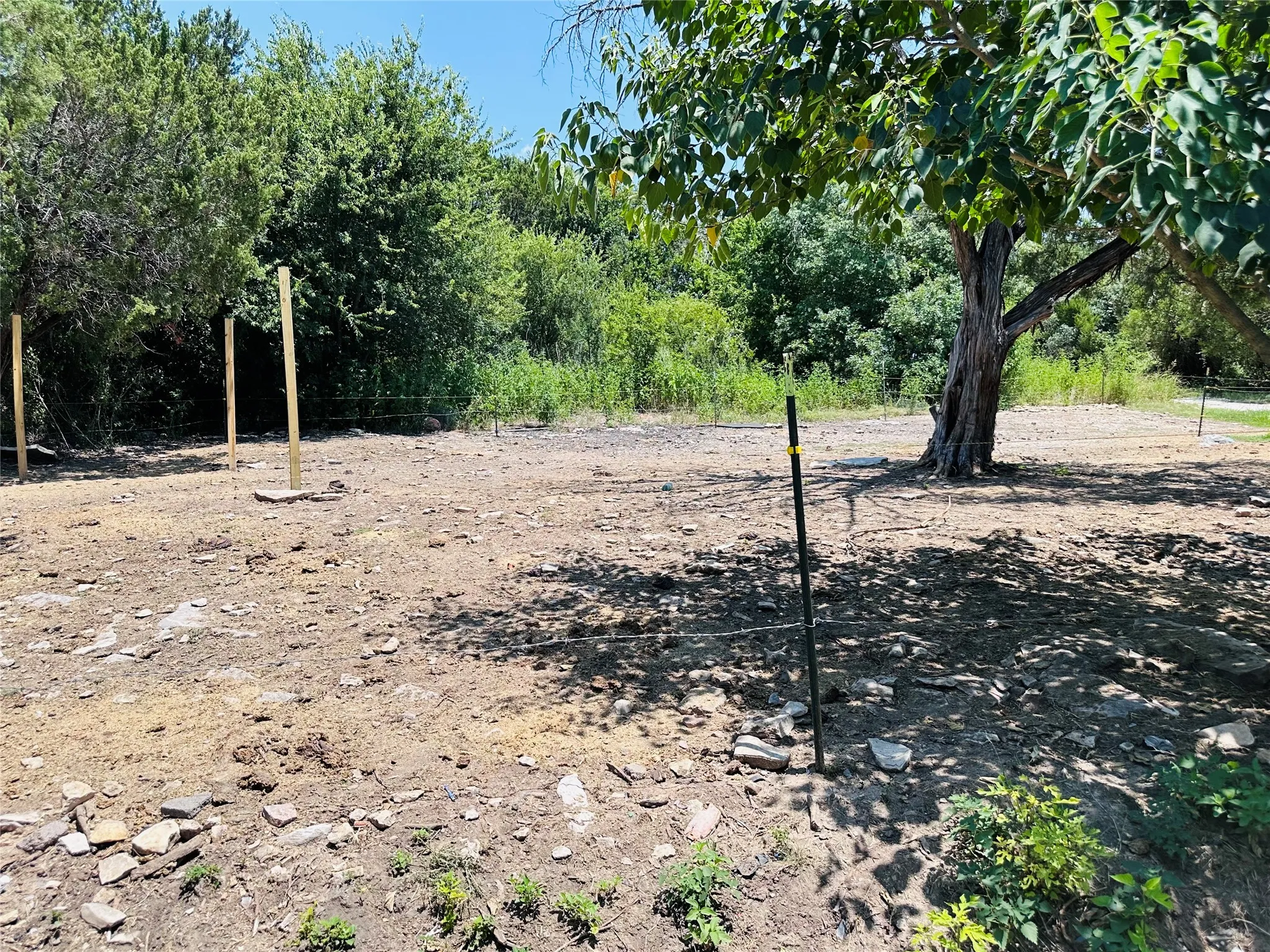 Single Family Residence For Sale in Hood County , 3006 Wagon Train Trail, Granbury, Texas 76048, 2 Bedroom, 1 Bathroom, Garage spaces, 1,020 Sqft, built in 2004, mls#21350166, Real Estate Agent in Granbury, Homes For Sale in Hood county, Homes For Sale in Granbury, Realtor in Granbury Texas, Real Estate Brokerage Independent Realty Texas, Luminita Cordes Realtor