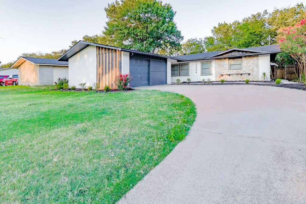 Single Family Residence For Sale in Dallas County , 12004 High Valley Drive, Dallas, Texas 75234, 4 Bedroom, 2 Bathroom, 1 Garage spaces, 1,770 Sqft, built in 1961, mls#21350341, Real Estate Agent in Dallas, Homes For Sale in Dallas county, Homes For Sale in Dallas, Realtor in Dallas Texas, Real Estate Brokerage Independent Realty Texas, Luminita Cordes Realtor