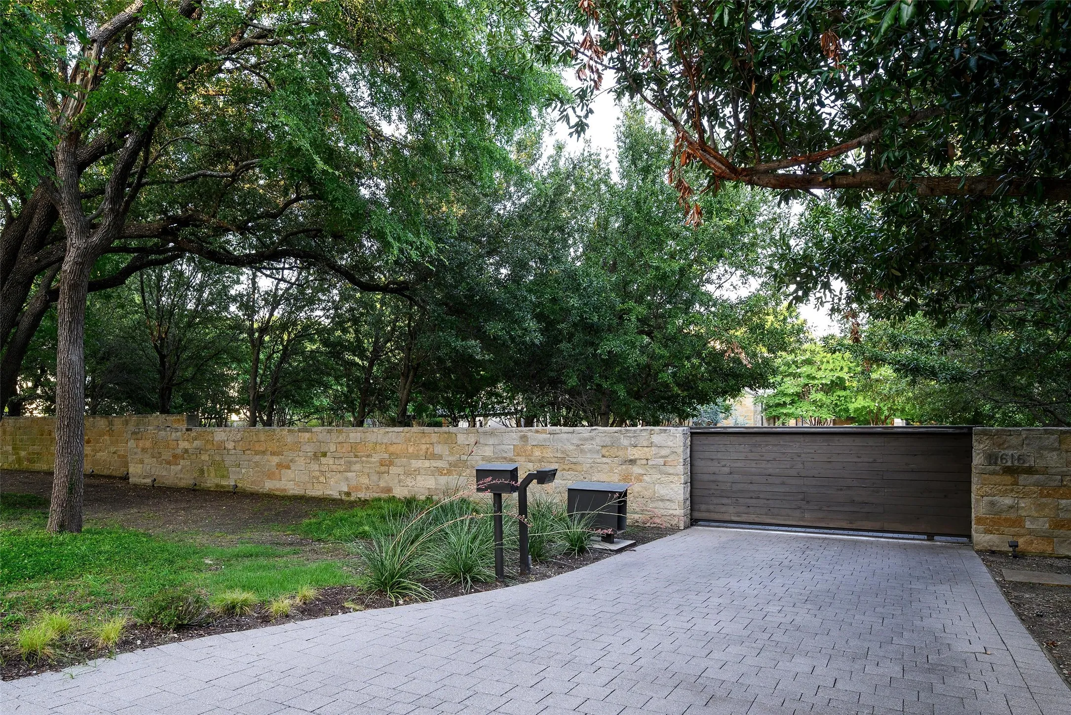 Single Family Residence For Sale in Dallas County , 11616 Wander Lane, Dallas, Texas 75230, 5 Bedroom, 7 Bathroom, 4 Garage spaces, 9,420 Sqft, built in 2011, mls#21350152, Real Estate Agent in Dallas, Homes For Sale in Dallas county, Homes For Sale in Dallas, Realtor in Dallas Texas, Real Estate Brokerage Independent Realty Texas, Luminita Cordes Realtor