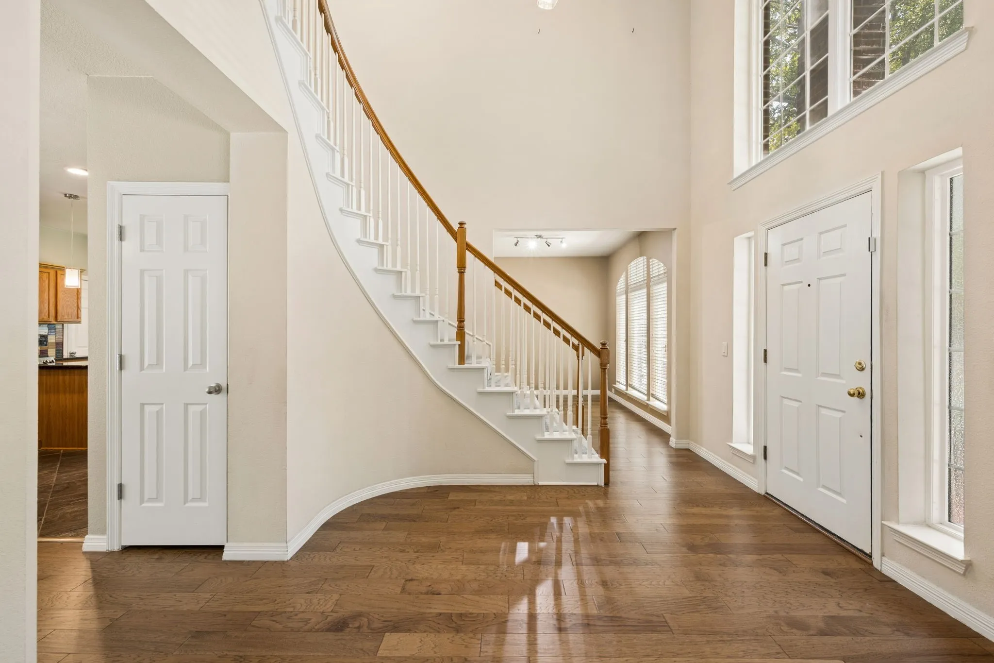 Single Family Residence For Sale in Denton County , 257 Ridge Haven Drive, Lewisville, Texas 75067, 3 Bedroom, 3 Bathroom, 2 Garage spaces, 2,136 Sqft, built in 1998, mls#21345821, Real Estate Agent in Lewisville, Homes For Sale in Denton county, Homes For Sale in Lewisville, Realtor in Lewisville Texas, Real Estate Brokerage Independent Realty Texas, Luminita Cordes Realtor