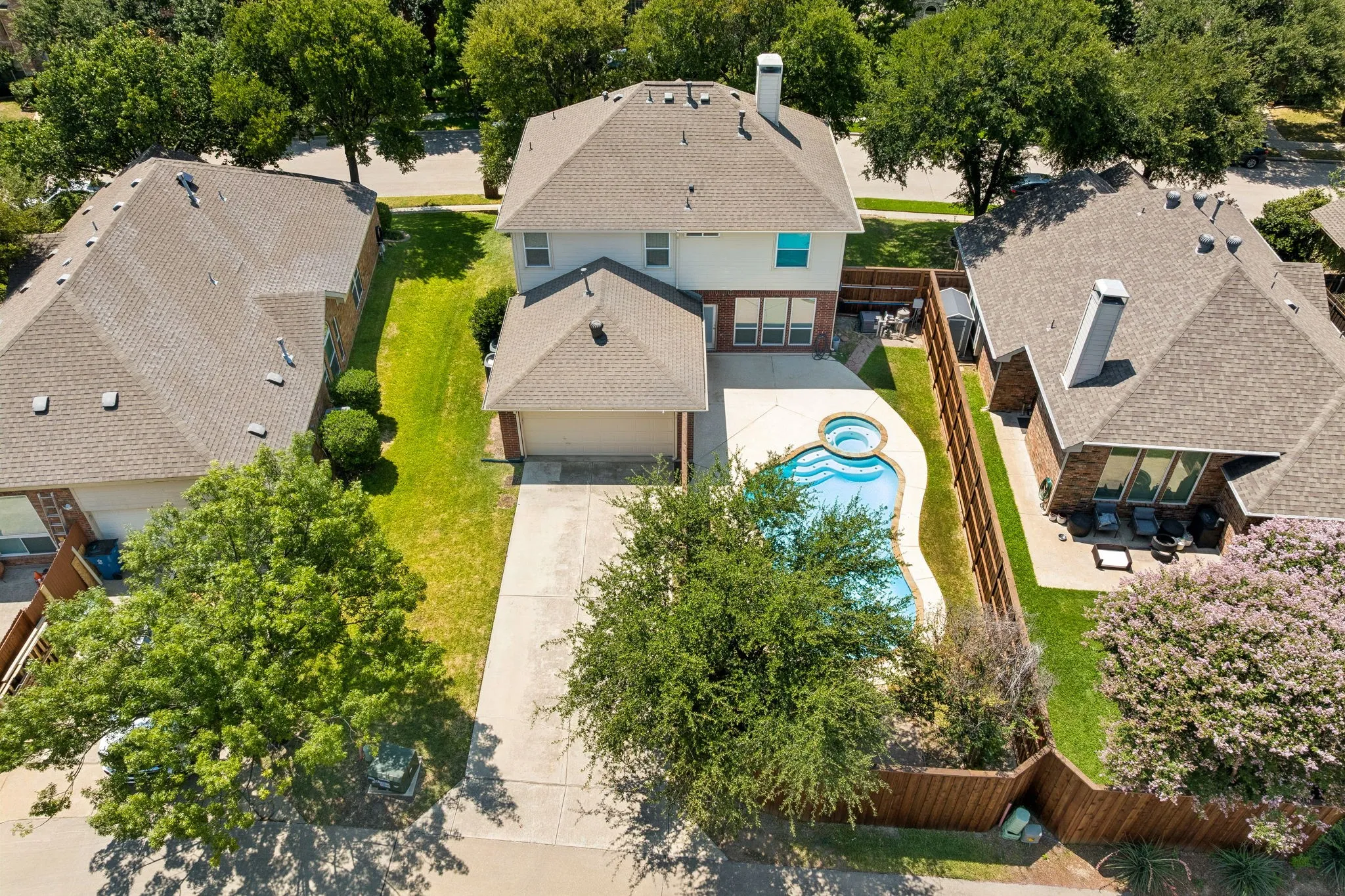 Single Family Residence For Sale in Denton County , 257 Ridge Haven Drive, Lewisville, Texas 75067, 3 Bedroom, 3 Bathroom, 2 Garage spaces, 2,136 Sqft, built in 1998, mls#21345821, Real Estate Agent in Lewisville, Homes For Sale in Denton county, Homes For Sale in Lewisville, Realtor in Lewisville Texas, Real Estate Brokerage Independent Realty Texas, Luminita Cordes Realtor