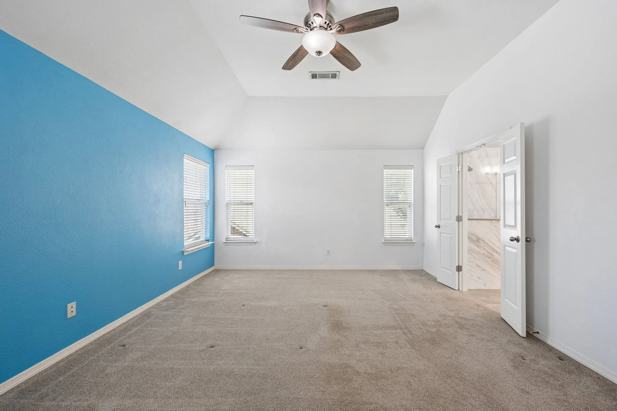 Single Family Residence For Sale in Denton County , 257 Ridge Haven Drive, Lewisville, Texas 75067, 3 Bedroom, 3 Bathroom, 2 Garage spaces, 2,136 Sqft, built in 1998, mls#21345821, Real Estate Agent in Lewisville, Homes For Sale in Denton county, Homes For Sale in Lewisville, Realtor in Lewisville Texas, Real Estate Brokerage Independent Realty Texas, Luminita Cordes Realtor