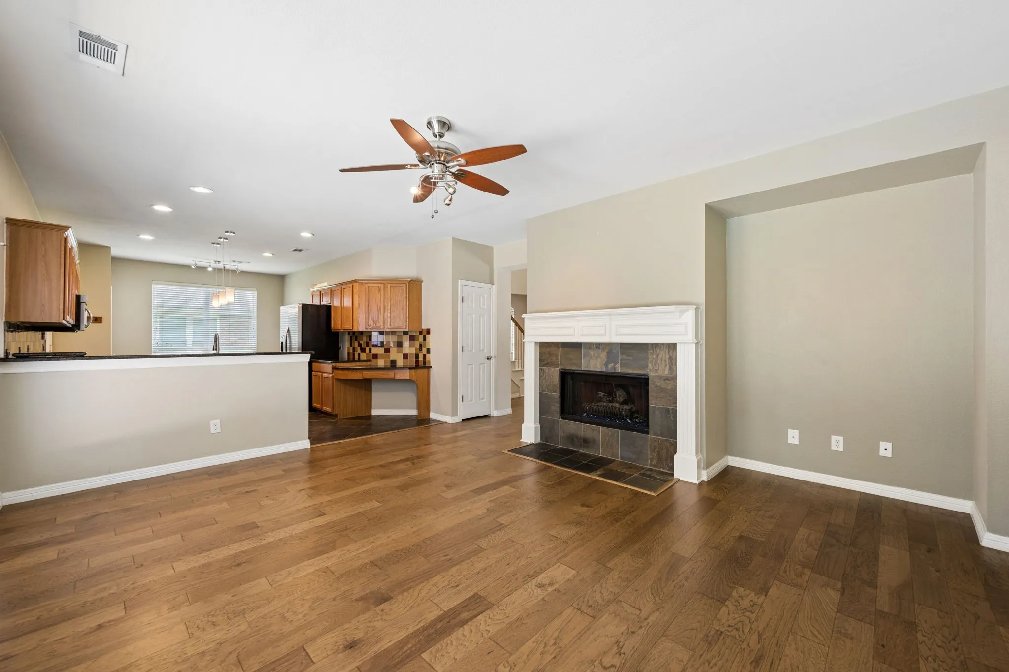 Single Family Residence For Sale in Denton County , 257 Ridge Haven Drive, Lewisville, Texas 75067, 3 Bedroom, 3 Bathroom, 2 Garage spaces, 2,136 Sqft, built in 1998, mls#21345821, Real Estate Agent in Lewisville, Homes For Sale in Denton county, Homes For Sale in Lewisville, Realtor in Lewisville Texas, Real Estate Brokerage Independent Realty Texas, Luminita Cordes Realtor
