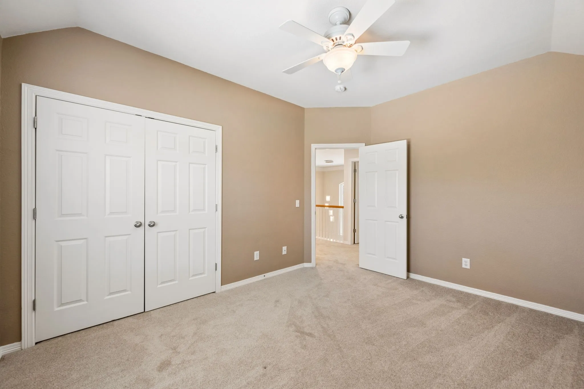 Single Family Residence For Sale in Denton County , 257 Ridge Haven Drive, Lewisville, Texas 75067, 3 Bedroom, 3 Bathroom, 2 Garage spaces, 2,136 Sqft, built in 1998, mls#21345821, Real Estate Agent in Lewisville, Homes For Sale in Denton county, Homes For Sale in Lewisville, Realtor in Lewisville Texas, Real Estate Brokerage Independent Realty Texas, Luminita Cordes Realtor