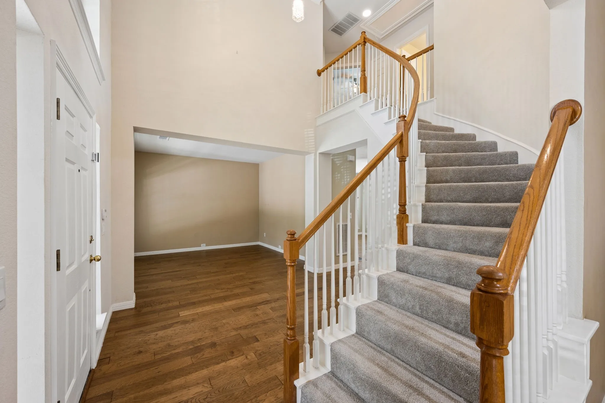 Single Family Residence For Sale in Denton County , 257 Ridge Haven Drive, Lewisville, Texas 75067, 3 Bedroom, 3 Bathroom, 2 Garage spaces, 2,136 Sqft, built in 1998, mls#21345821, Real Estate Agent in Lewisville, Homes For Sale in Denton county, Homes For Sale in Lewisville, Realtor in Lewisville Texas, Real Estate Brokerage Independent Realty Texas, Luminita Cordes Realtor