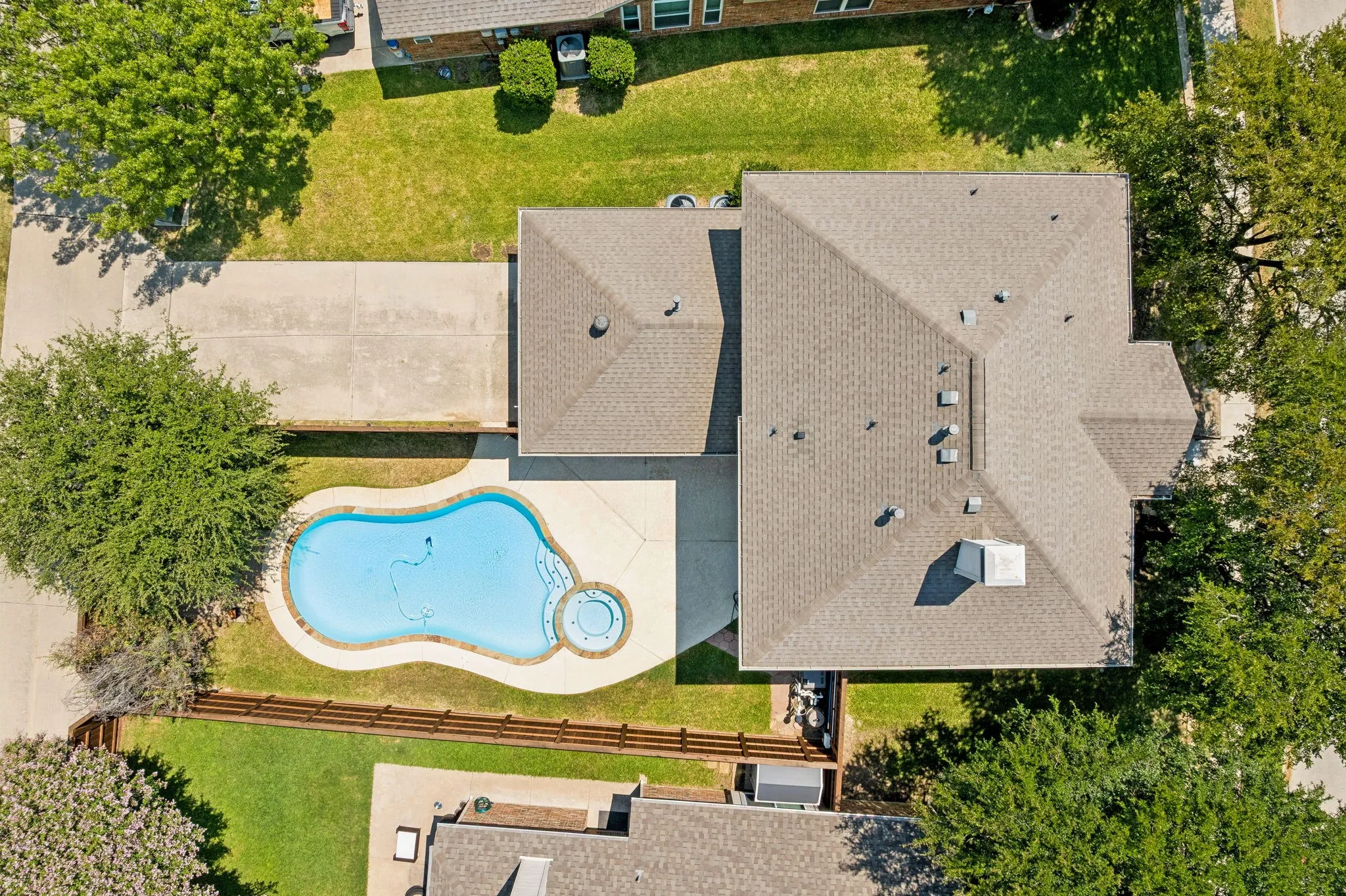 Single Family Residence For Sale in Denton County , 257 Ridge Haven Drive, Lewisville, Texas 75067, 3 Bedroom, 3 Bathroom, 2 Garage spaces, 2,136 Sqft, built in 1998, mls#21345821, Real Estate Agent in Lewisville, Homes For Sale in Denton county, Homes For Sale in Lewisville, Realtor in Lewisville Texas, Real Estate Brokerage Independent Realty Texas, Luminita Cordes Realtor