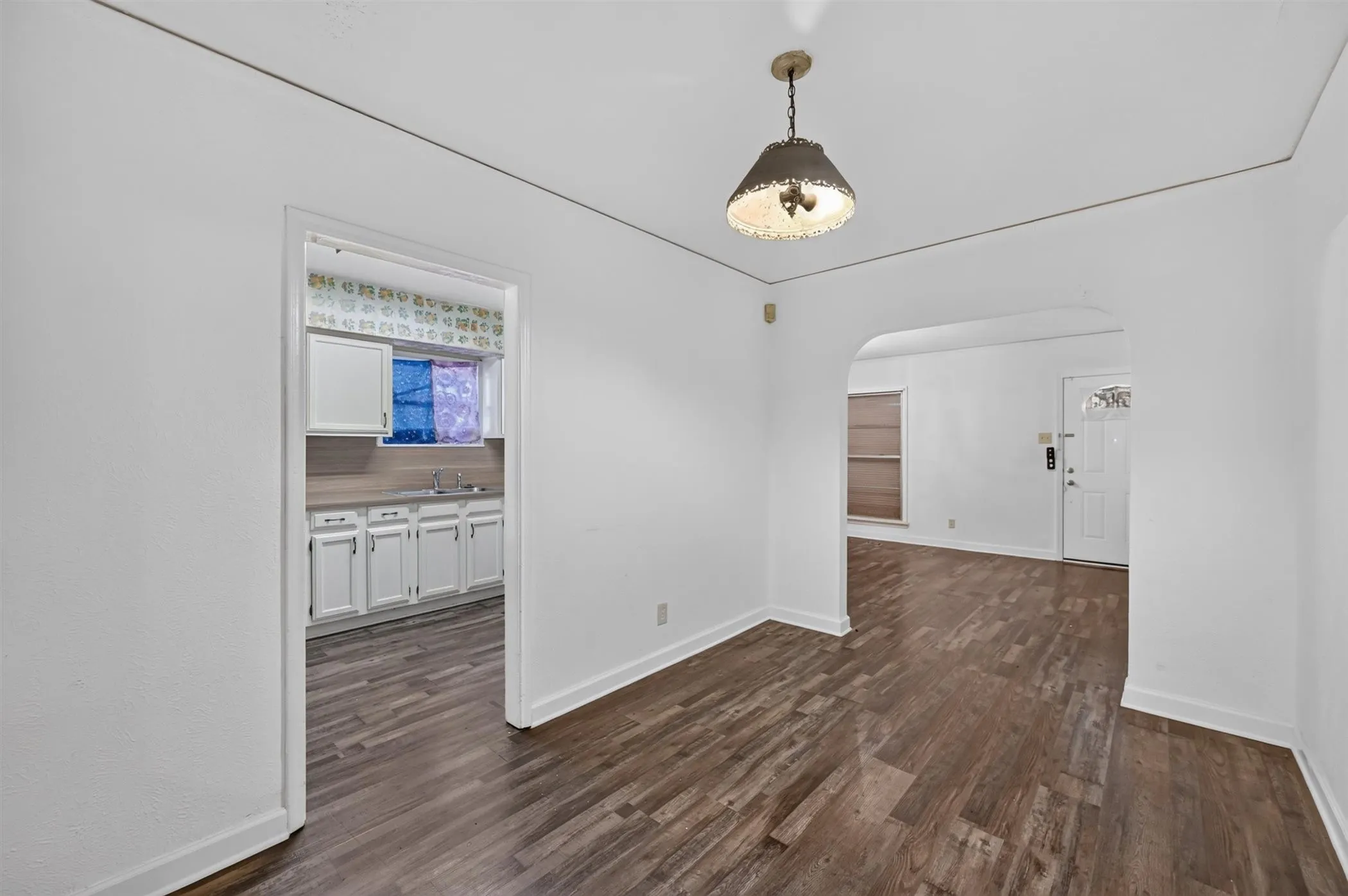 Single Family Residence For Sale in Dallas County , 1623 S Marsalis Avenue, Dallas, Texas 75216, 3 Bedroom, 1 Bathroom, Garage spaces, 1,234 Sqft, built in 1920, mls#21348720, Real Estate Agent in Dallas, Homes For Sale in Dallas county, Homes For Sale in Dallas, Realtor in Dallas Texas, Real Estate Brokerage Independent Realty Texas, Luminita Cordes Realtor