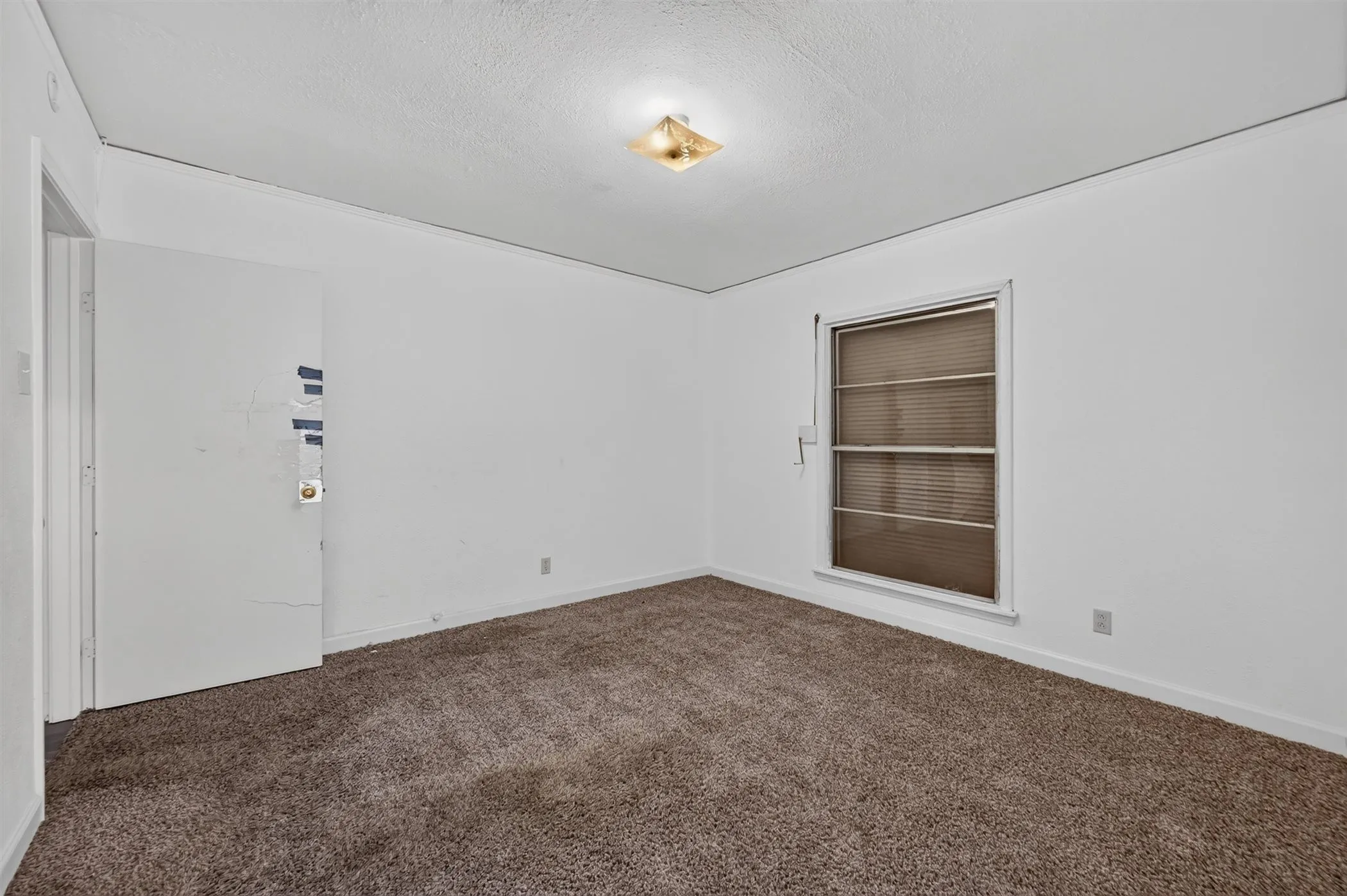 Single Family Residence For Sale in Dallas County , 1623 S Marsalis Avenue, Dallas, Texas 75216, 3 Bedroom, 1 Bathroom, Garage spaces, 1,234 Sqft, built in 1920, mls#21348720, Real Estate Agent in Dallas, Homes For Sale in Dallas county, Homes For Sale in Dallas, Realtor in Dallas Texas, Real Estate Brokerage Independent Realty Texas, Luminita Cordes Realtor