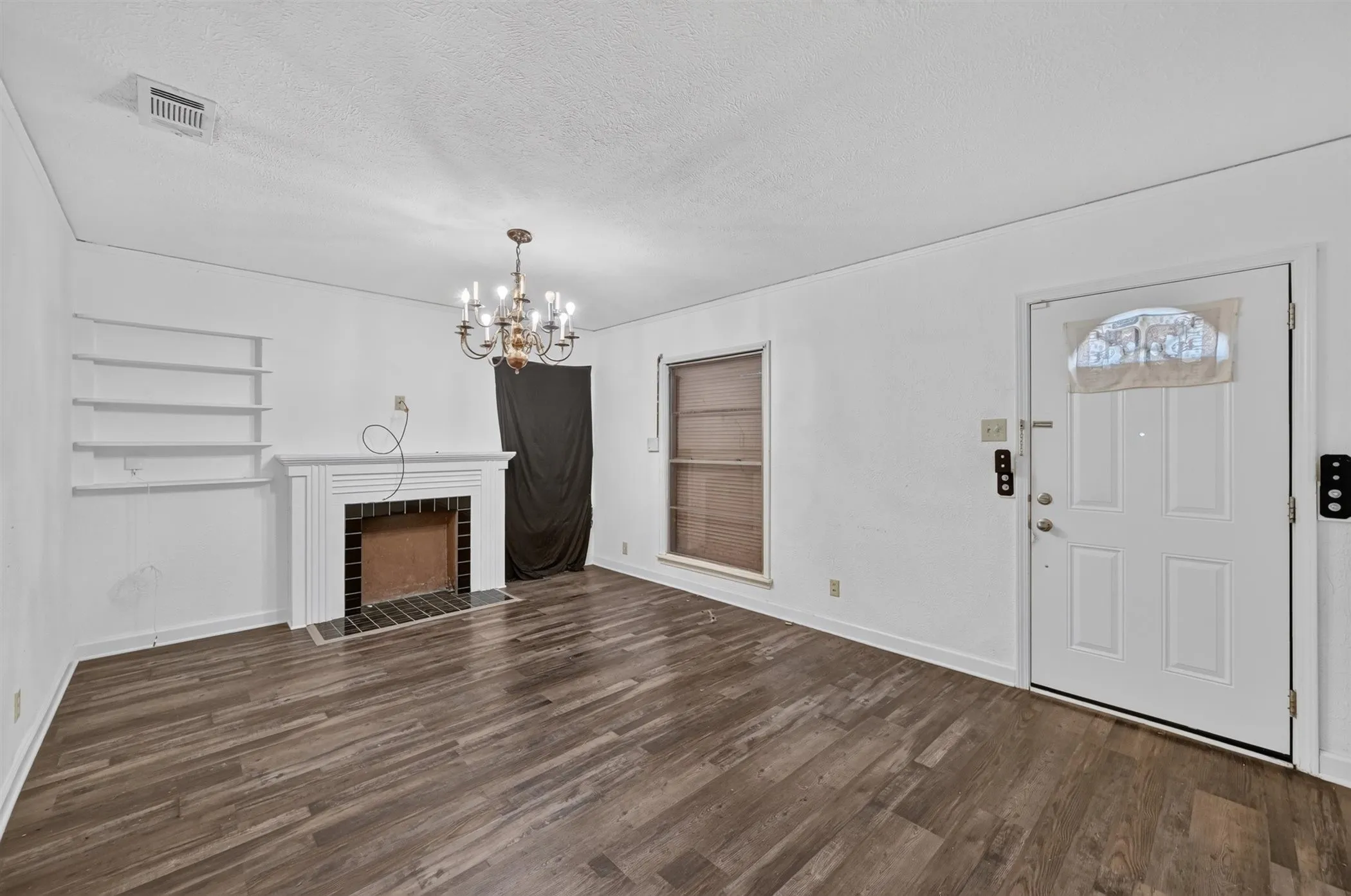 Single Family Residence For Sale in Dallas County , 1623 S Marsalis Avenue, Dallas, Texas 75216, 3 Bedroom, 1 Bathroom, Garage spaces, 1,234 Sqft, built in 1920, mls#21348720, Real Estate Agent in Dallas, Homes For Sale in Dallas county, Homes For Sale in Dallas, Realtor in Dallas Texas, Real Estate Brokerage Independent Realty Texas, Luminita Cordes Realtor