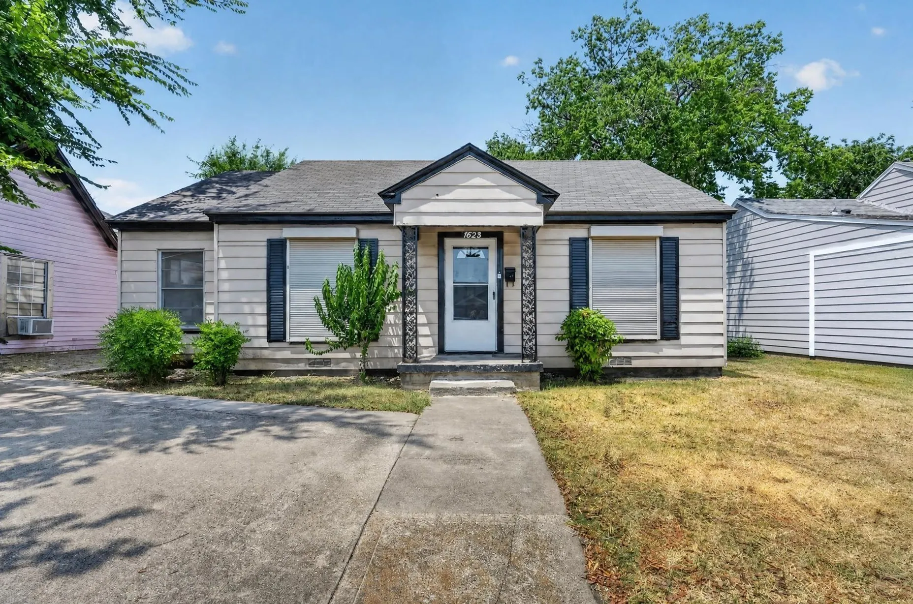 Single Family Residence For Sale in Dallas County , 1623 S Marsalis Avenue, Dallas, Texas 75216, 3 Bedroom, 1 Bathroom, Garage spaces, 1,234 Sqft, built in 1920, mls#21348720, Real Estate Agent in Dallas, Homes For Sale in Dallas county, Homes For Sale in Dallas, Realtor in Dallas Texas, Real Estate Brokerage Independent Realty Texas, Luminita Cordes Realtor