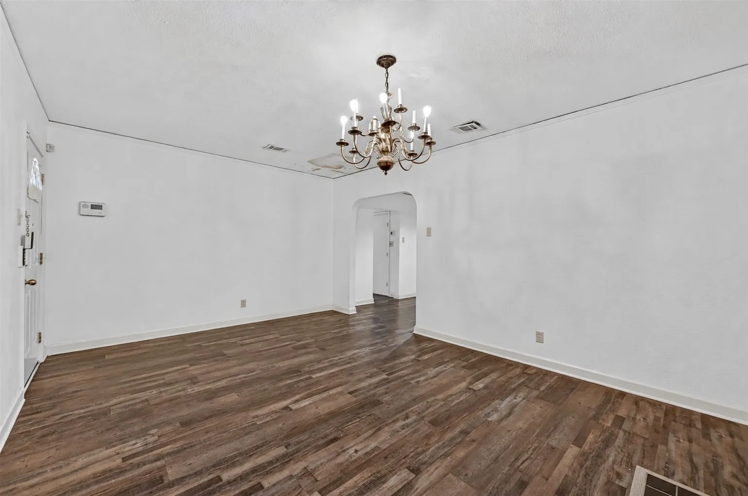 Single Family Residence For Sale in Dallas County , 1623 S Marsalis Avenue, Dallas, Texas 75216, 3 Bedroom, 1 Bathroom, Garage spaces, 1,234 Sqft, built in 1920, mls#21348720, Real Estate Agent in Dallas, Homes For Sale in Dallas county, Homes For Sale in Dallas, Realtor in Dallas Texas, Real Estate Brokerage Independent Realty Texas, Luminita Cordes Realtor