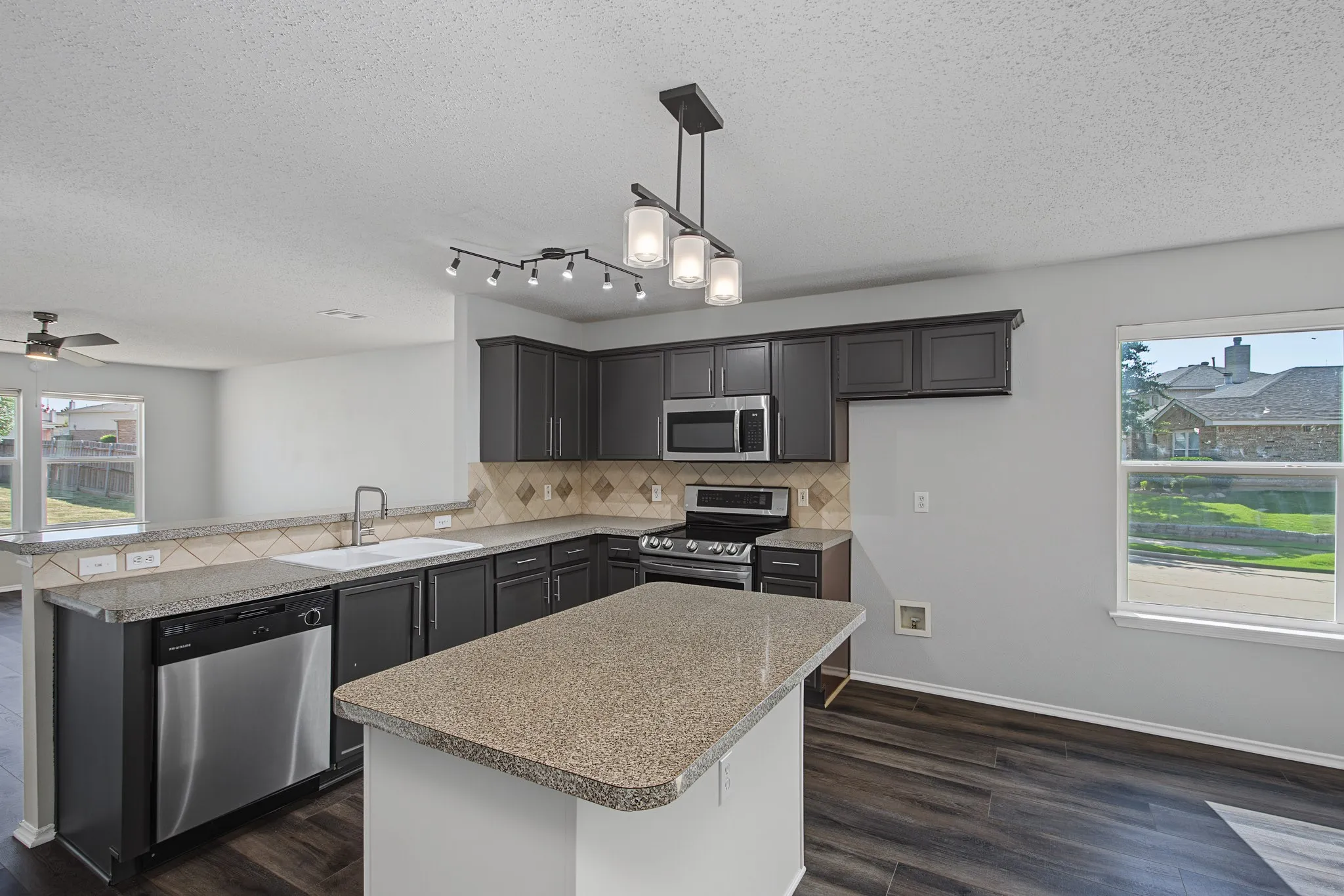 Single Family Residence For Sale in Denton County , 1448 Ridgecrest Drive, Little Elm, Texas 75068, 3 Bedroom, 2 Bathroom, 2 Garage spaces, 1,802 Sqft, built in 2001, mls#21348161, Real Estate Agent in Little Elm, Homes For Sale in Denton county, Homes For Sale in Little Elm, Realtor in Little Elm Texas, Real Estate Brokerage Independent Realty Texas, Luminita Cordes Realtor