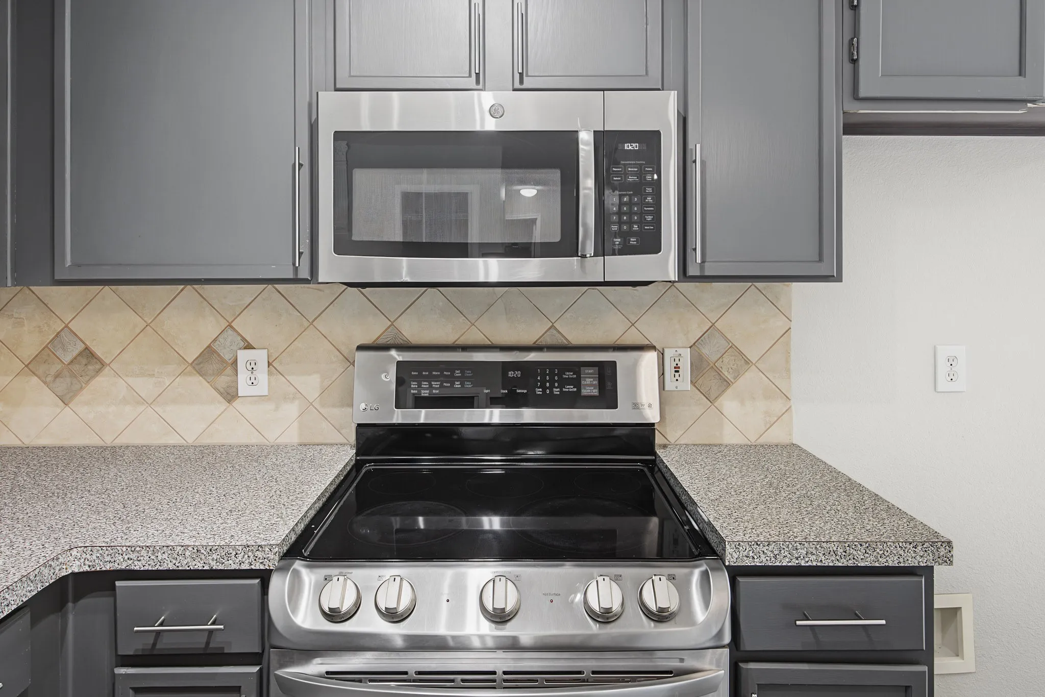 Single Family Residence For Sale in Denton County , 1448 Ridgecrest Drive, Little Elm, Texas 75068, 3 Bedroom, 2 Bathroom, 2 Garage spaces, 1,802 Sqft, built in 2001, mls#21348161, Real Estate Agent in Little Elm, Homes For Sale in Denton county, Homes For Sale in Little Elm, Realtor in Little Elm Texas, Real Estate Brokerage Independent Realty Texas, Luminita Cordes Realtor