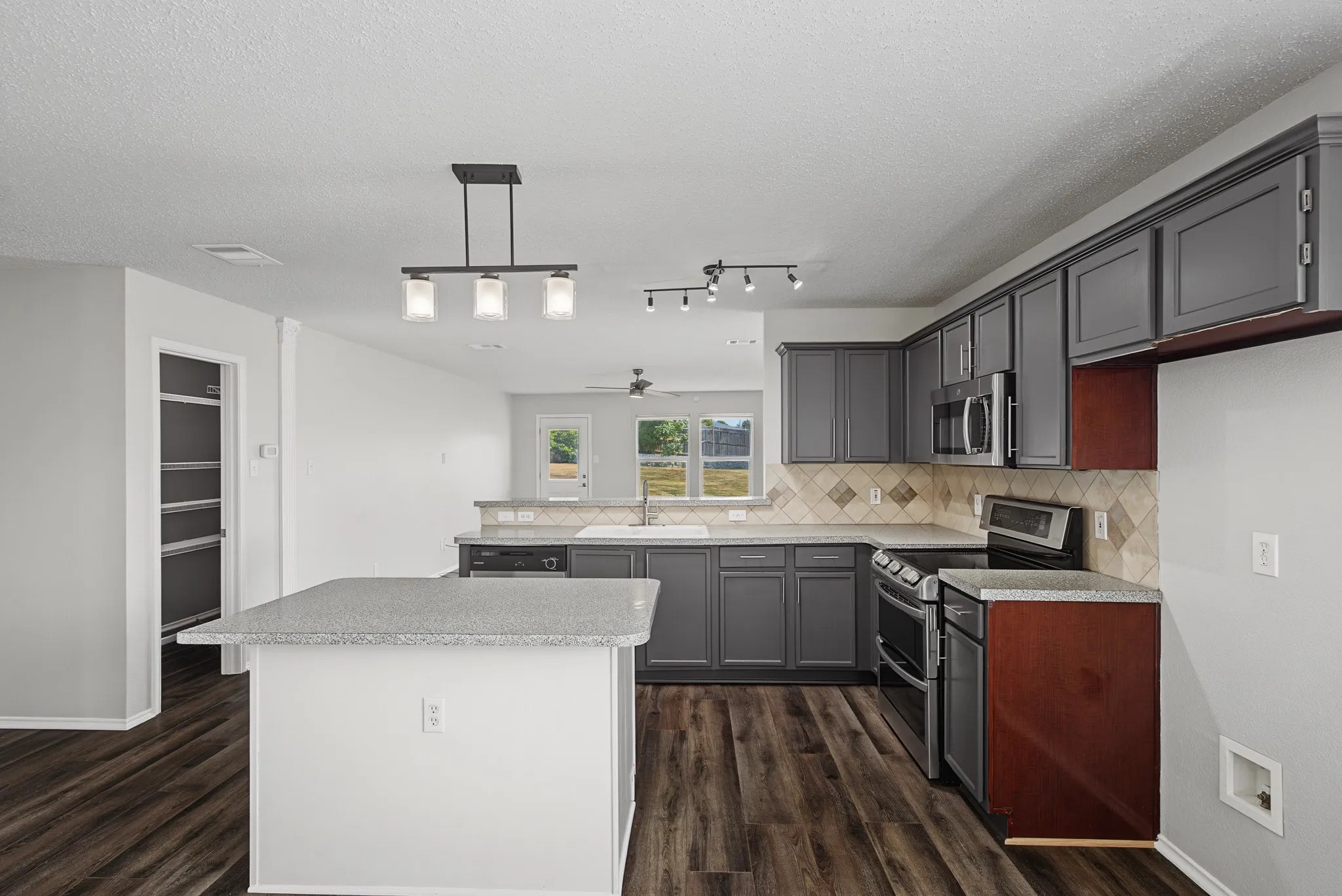 Single Family Residence For Sale in Denton County , 1448 Ridgecrest Drive, Little Elm, Texas 75068, 3 Bedroom, 2 Bathroom, 2 Garage spaces, 1,802 Sqft, built in 2001, mls#21348161, Real Estate Agent in Little Elm, Homes For Sale in Denton county, Homes For Sale in Little Elm, Realtor in Little Elm Texas, Real Estate Brokerage Independent Realty Texas, Luminita Cordes Realtor