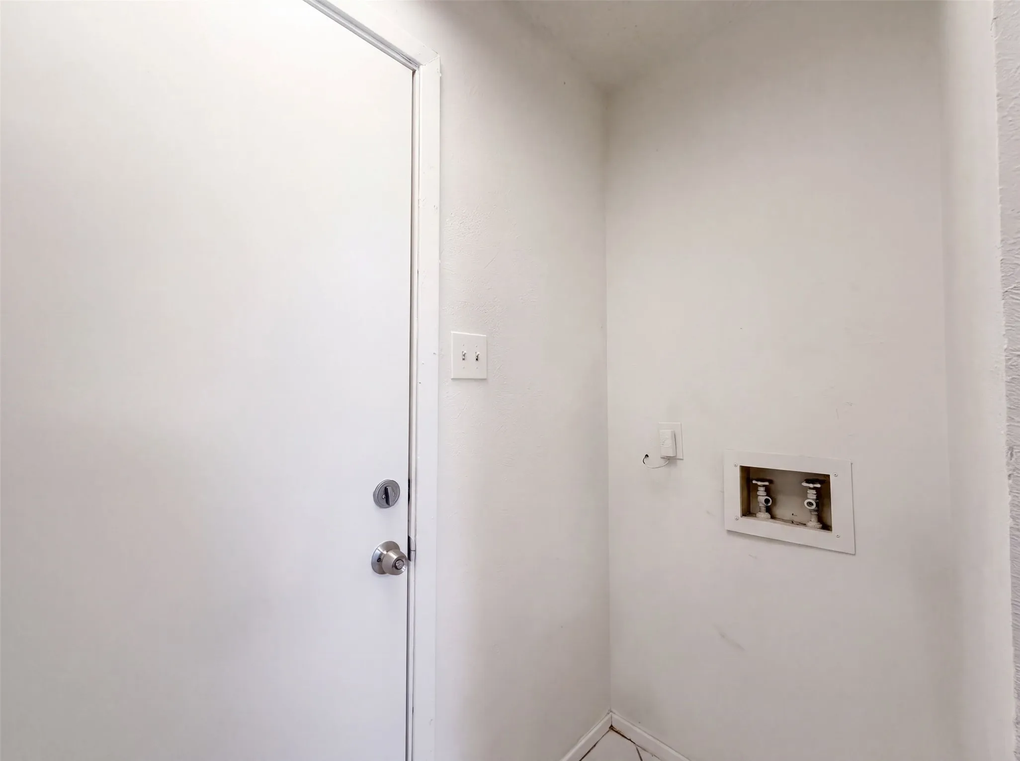 Single Family Residence For Sale in Tarrant County , 1713 Steinburg Lane, Fort Worth, Texas 76134, 3 Bedroom, 2 Bathroom, 2 Garage spaces, 1,359 Sqft, built in 1981, mls#21350589, Real Estate Agent in Fort Worth, Homes For Sale in Tarrant county, Homes For Sale in Fort Worth, Realtor in Fort Worth Texas, Real Estate Brokerage Independent Realty Texas, Luminita Cordes Realtor