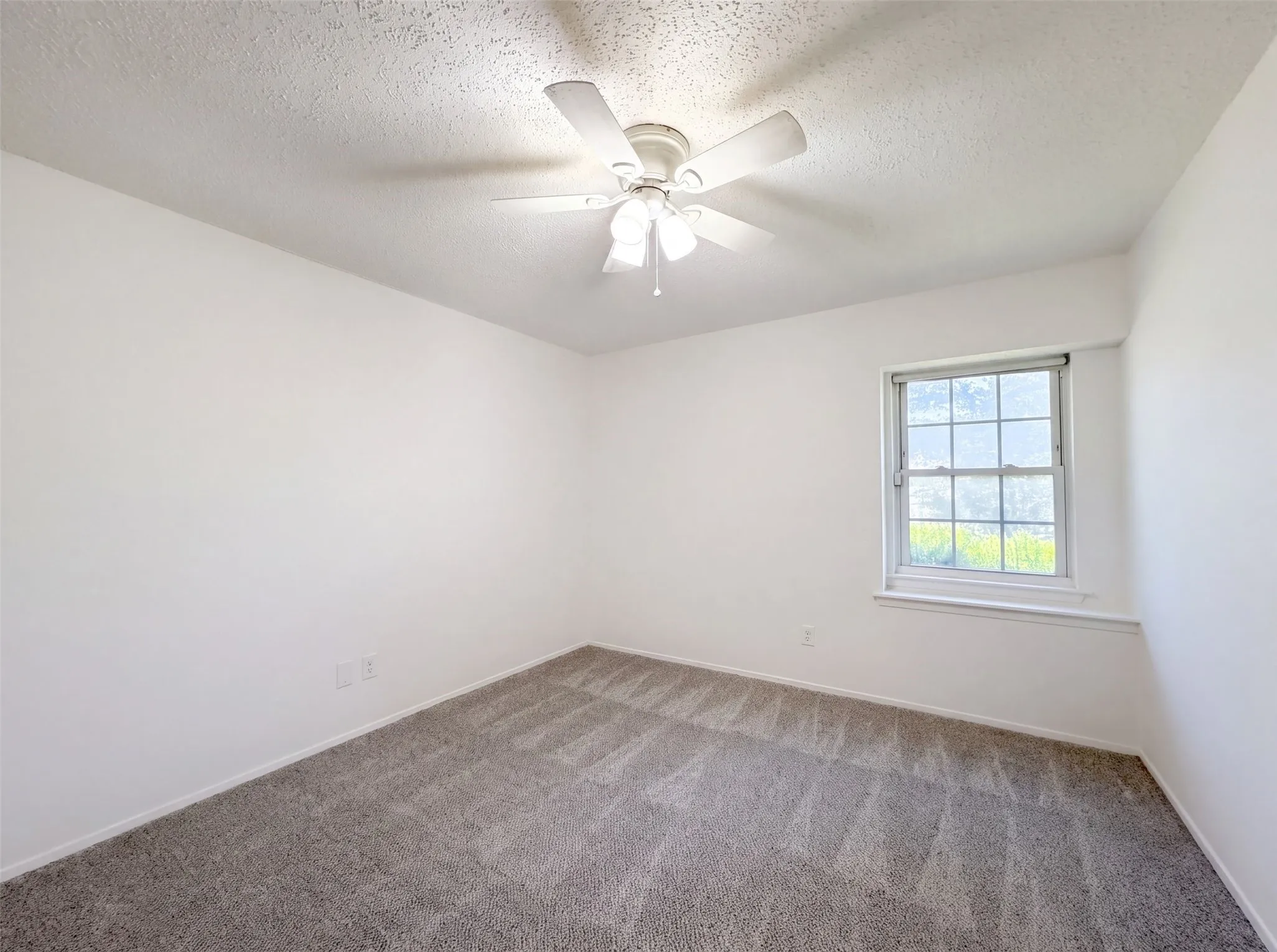 Single Family Residence For Sale in Tarrant County , 1713 Steinburg Lane, Fort Worth, Texas 76134, 3 Bedroom, 2 Bathroom, 2 Garage spaces, 1,359 Sqft, built in 1981, mls#21350589, Real Estate Agent in Fort Worth, Homes For Sale in Tarrant county, Homes For Sale in Fort Worth, Realtor in Fort Worth Texas, Real Estate Brokerage Independent Realty Texas, Luminita Cordes Realtor