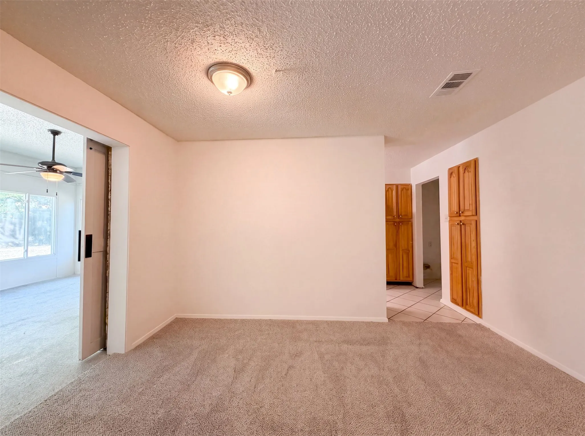 Single Family Residence For Sale in Tarrant County , 1713 Steinburg Lane, Fort Worth, Texas 76134, 3 Bedroom, 2 Bathroom, 2 Garage spaces, 1,359 Sqft, built in 1981, mls#21350589, Real Estate Agent in Fort Worth, Homes For Sale in Tarrant county, Homes For Sale in Fort Worth, Realtor in Fort Worth Texas, Real Estate Brokerage Independent Realty Texas, Luminita Cordes Realtor