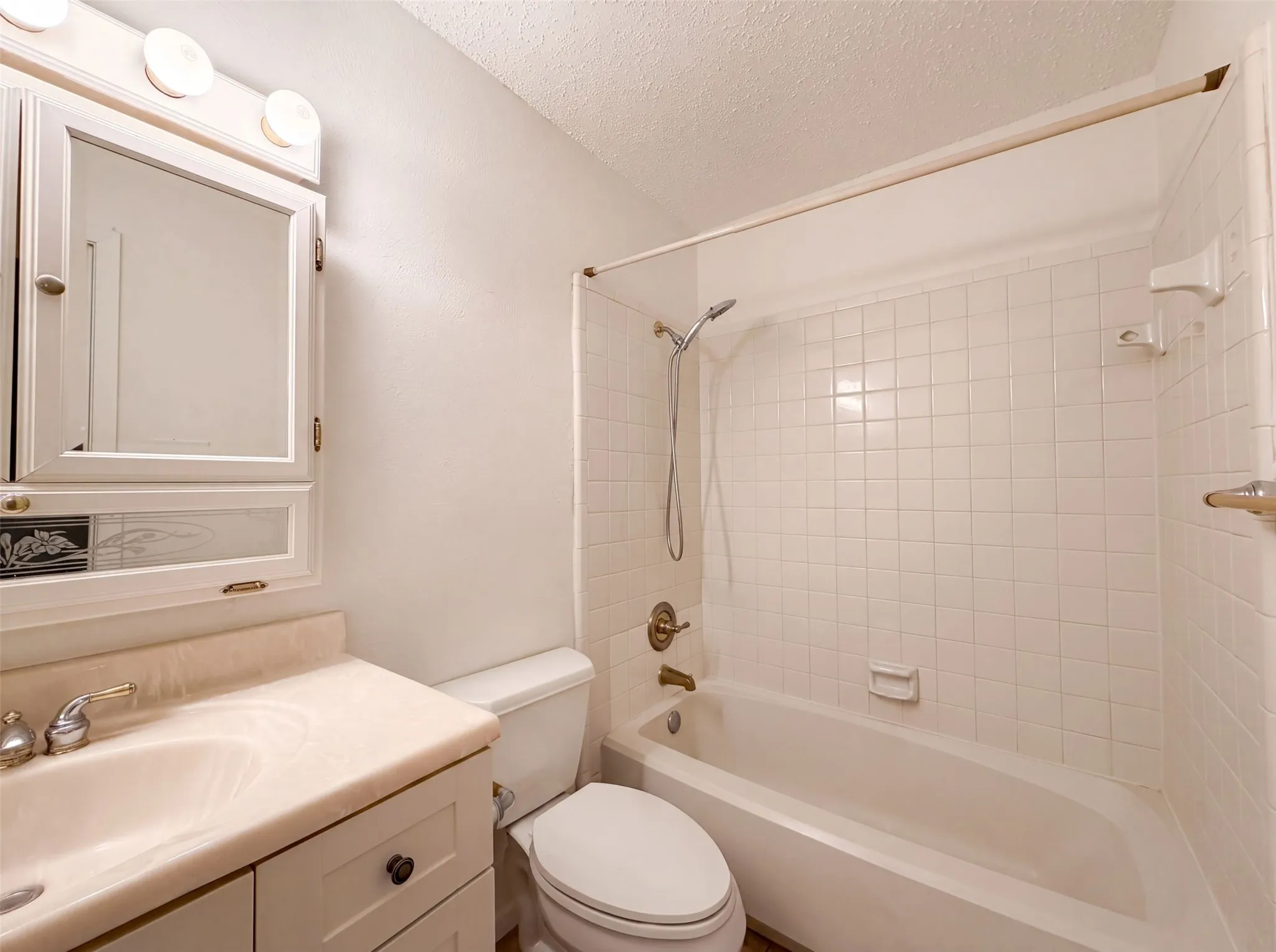 Single Family Residence For Sale in Tarrant County , 1713 Steinburg Lane, Fort Worth, Texas 76134, 3 Bedroom, 2 Bathroom, 2 Garage spaces, 1,359 Sqft, built in 1981, mls#21350589, Real Estate Agent in Fort Worth, Homes For Sale in Tarrant county, Homes For Sale in Fort Worth, Realtor in Fort Worth Texas, Real Estate Brokerage Independent Realty Texas, Luminita Cordes Realtor