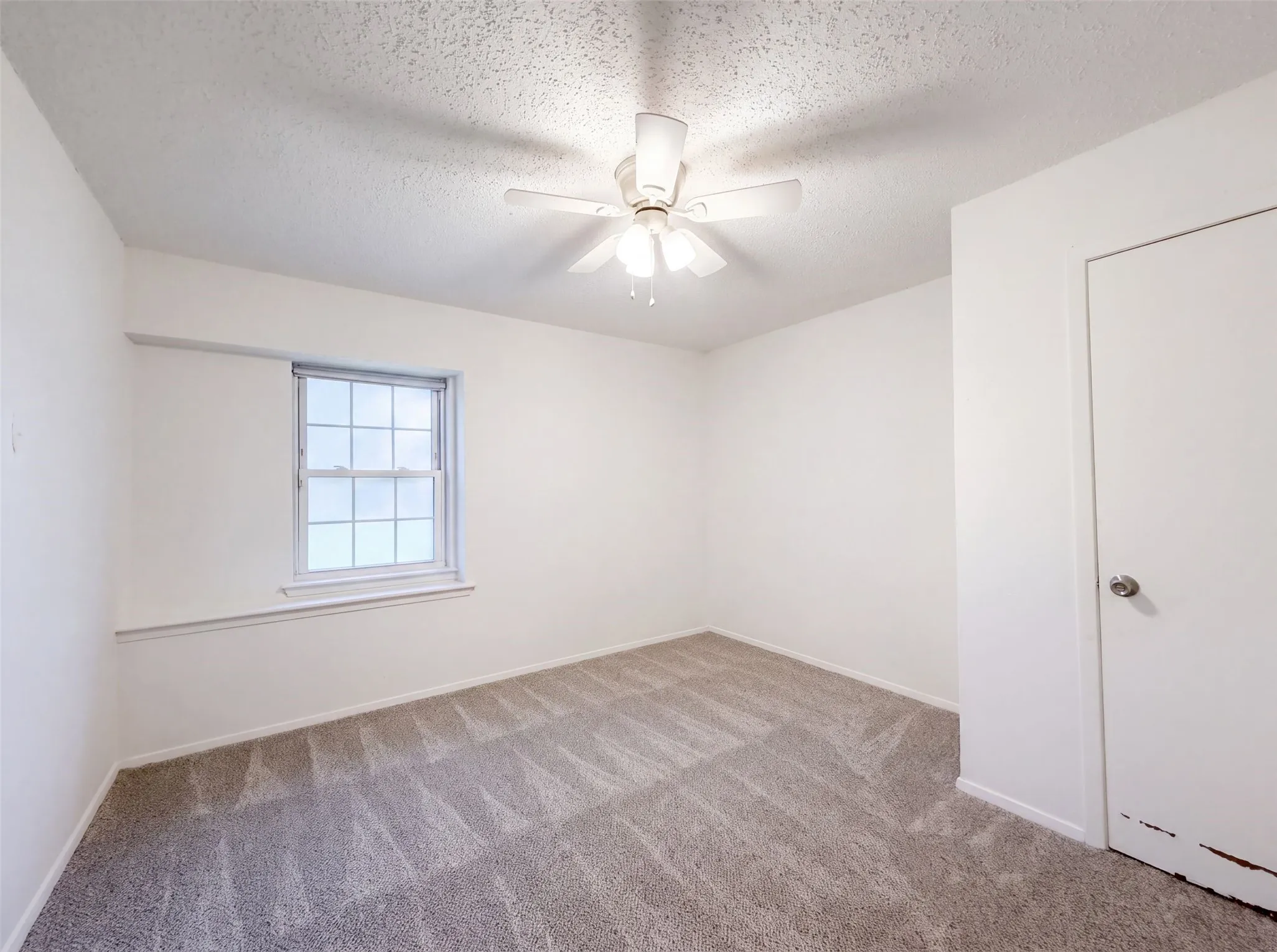 Single Family Residence For Sale in Tarrant County , 1713 Steinburg Lane, Fort Worth, Texas 76134, 3 Bedroom, 2 Bathroom, 2 Garage spaces, 1,359 Sqft, built in 1981, mls#21350589, Real Estate Agent in Fort Worth, Homes For Sale in Tarrant county, Homes For Sale in Fort Worth, Realtor in Fort Worth Texas, Real Estate Brokerage Independent Realty Texas, Luminita Cordes Realtor
