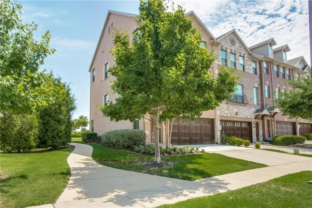 Townhouse For Rent in Dallas County , 1531 Biltmore Lane, Irving, Texas 75063, 3 Bedroom, 4 Bathroom, 2 Garage spaces, 2,277 Sqft, built in 2007, mls#21350563, Real Estate Agent in Irving, Homes For Rent in Dallas county, Homes For Rent in Irving, Realtor in Irving Texas, Real Estate Brokerage Independent Realty Texas, Luminita Cordes Realtor