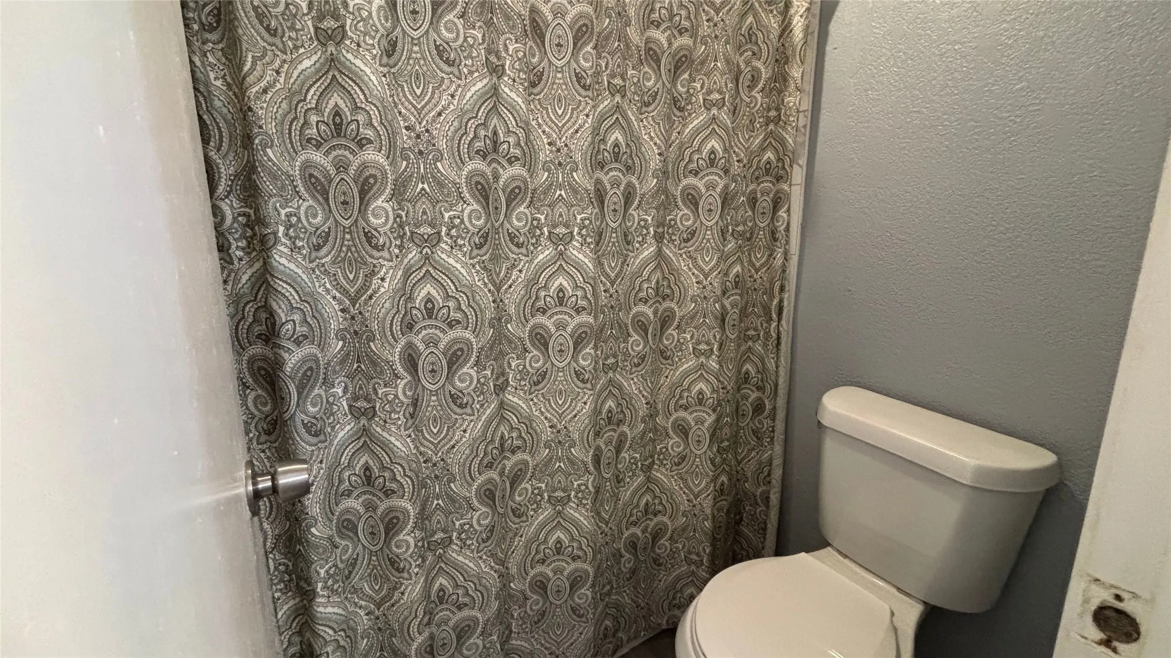 Condominium For Rent in Tarrant County , 2301 Basil Drive F211, Arlington, Texas 76006, 2 Bedroom, 2 Bathroom, Garage spaces, 894 Sqft, built in 1981, mls#21350595, Real Estate Agent in Arlington, Homes For Rent in Tarrant county, Homes For Rent in Arlington, Realtor in Arlington Texas, Real Estate Brokerage Independent Realty Texas, Luminita Cordes Realtor