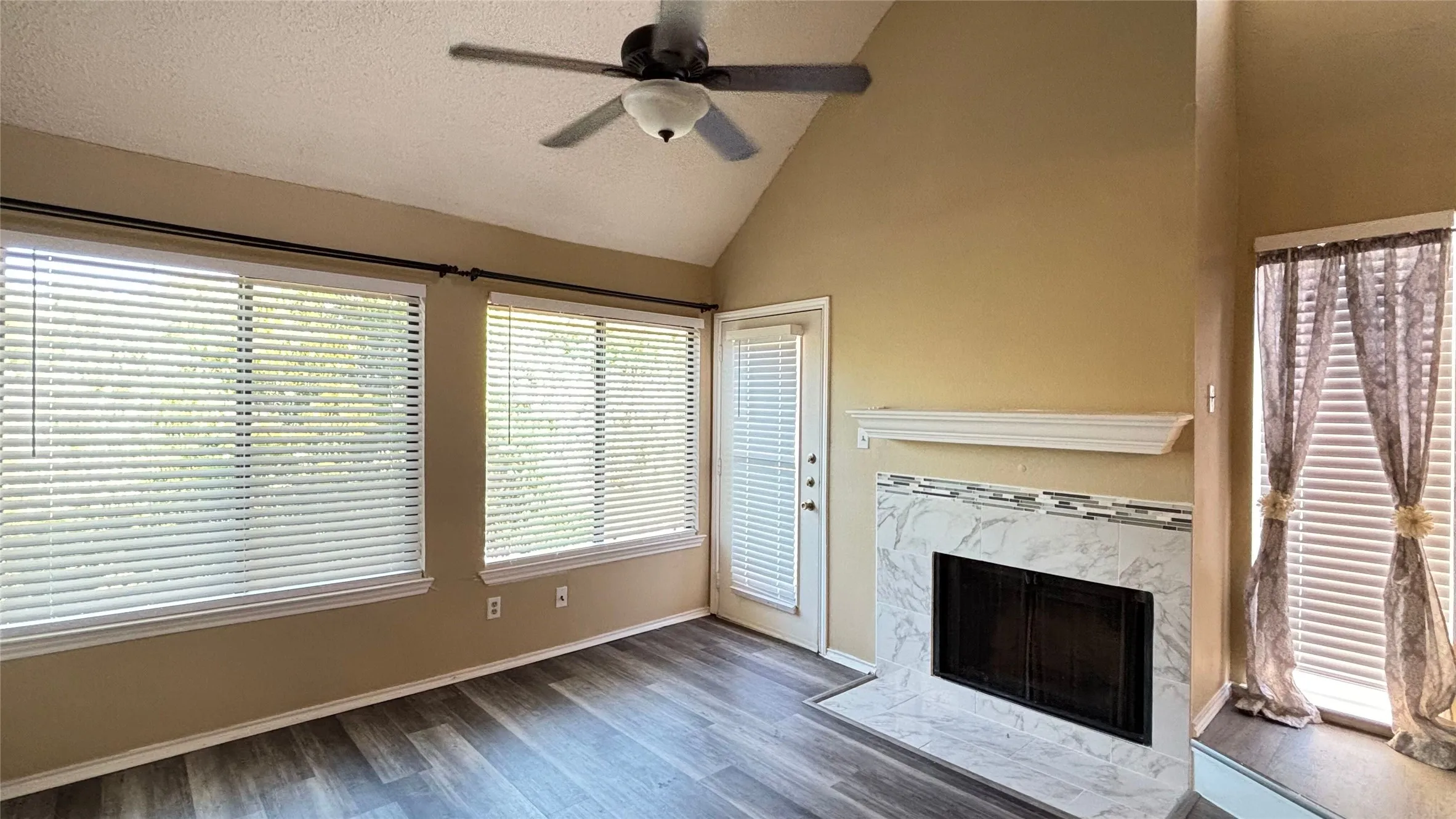 Condominium For Rent in Tarrant County , 2301 Basil Drive F211, Arlington, Texas 76006, 2 Bedroom, 2 Bathroom, Garage spaces, 894 Sqft, built in 1981, mls#21350595, Real Estate Agent in Arlington, Homes For Rent in Tarrant county, Homes For Rent in Arlington, Realtor in Arlington Texas, Real Estate Brokerage Independent Realty Texas, Luminita Cordes Realtor