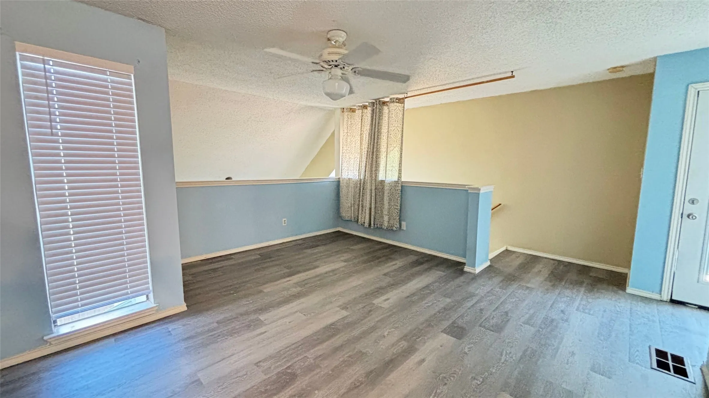 Condominium For Rent in Tarrant County , 2301 Basil Drive F211, Arlington, Texas 76006, 2 Bedroom, 2 Bathroom, Garage spaces, 894 Sqft, built in 1981, mls#21350595, Real Estate Agent in Arlington, Homes For Rent in Tarrant county, Homes For Rent in Arlington, Realtor in Arlington Texas, Real Estate Brokerage Independent Realty Texas, Luminita Cordes Realtor