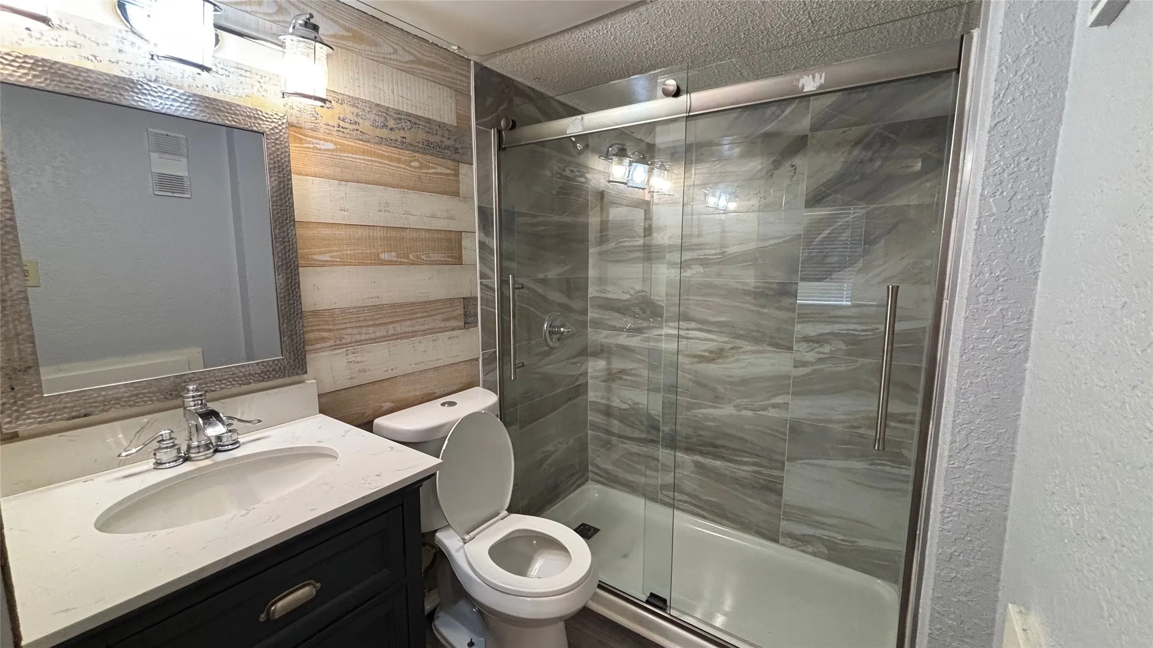Condominium For Rent in Tarrant County , 2301 Basil Drive F211, Arlington, Texas 76006, 2 Bedroom, 2 Bathroom, Garage spaces, 894 Sqft, built in 1981, mls#21350595, Real Estate Agent in Arlington, Homes For Rent in Tarrant county, Homes For Rent in Arlington, Realtor in Arlington Texas, Real Estate Brokerage Independent Realty Texas, Luminita Cordes Realtor