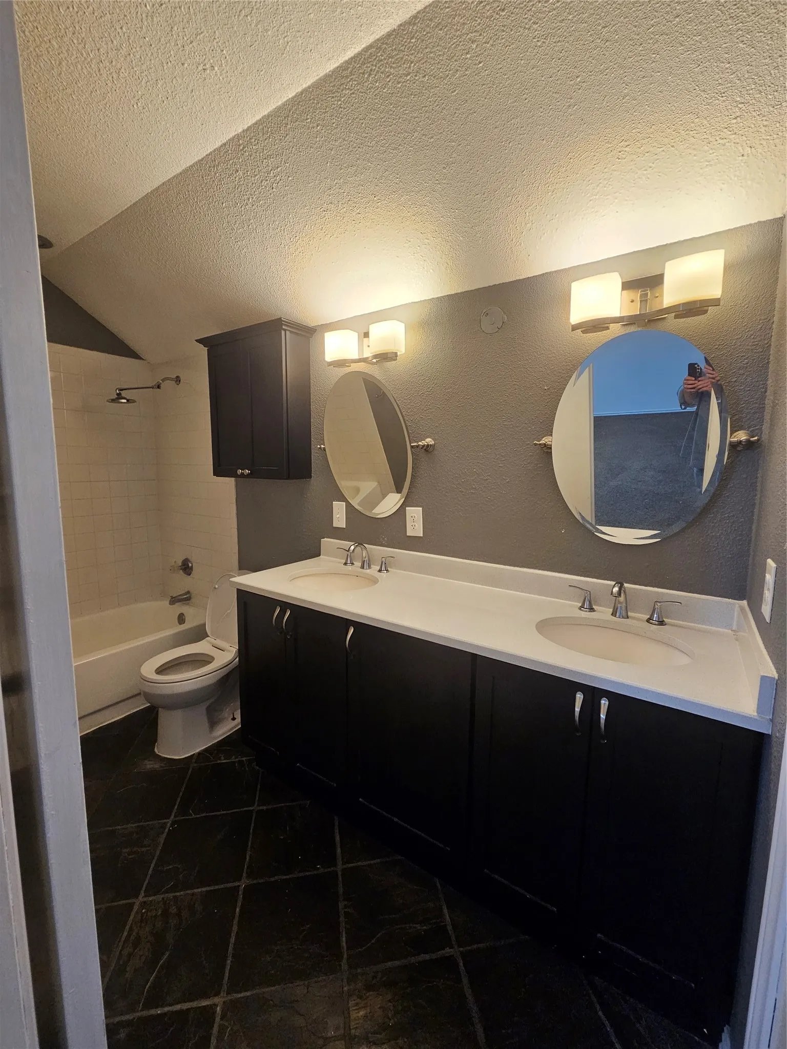Duplex For Rent in Dallas County , 2066 Embassy Way, Carrollton, Texas 75006, 2 Bedroom, 2 Bathroom, Garage spaces, 1,142 Sqft, built in 1981, mls#21350486, Real Estate Agent in Carrollton, Homes For Rent in Dallas county, Homes For Rent in Carrollton, Realtor in Carrollton Texas, Real Estate Brokerage Independent Realty Texas, Luminita Cordes Realtor