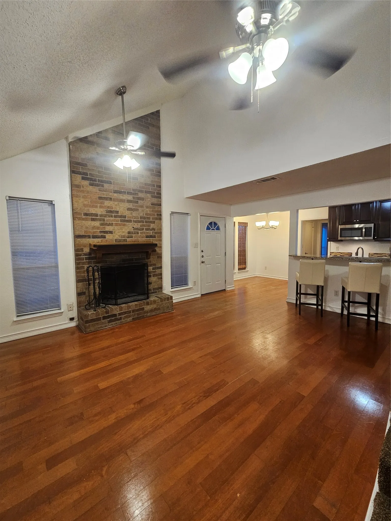 Duplex For Rent in Dallas County , 2066 Embassy Way, Carrollton, Texas 75006, 2 Bedroom, 2 Bathroom, Garage spaces, 1,142 Sqft, built in 1981, mls#21350486, Real Estate Agent in Carrollton, Homes For Rent in Dallas county, Homes For Rent in Carrollton, Realtor in Carrollton Texas, Real Estate Brokerage Independent Realty Texas, Luminita Cordes Realtor