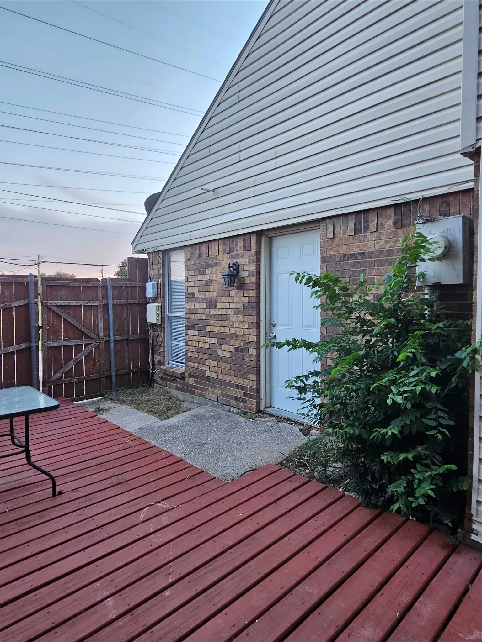 Duplex For Rent in Dallas County , 2066 Embassy Way, Carrollton, Texas 75006, 2 Bedroom, 2 Bathroom, Garage spaces, 1,142 Sqft, built in 1981, mls#21350486, Real Estate Agent in Carrollton, Homes For Rent in Dallas county, Homes For Rent in Carrollton, Realtor in Carrollton Texas, Real Estate Brokerage Independent Realty Texas, Luminita Cordes Realtor