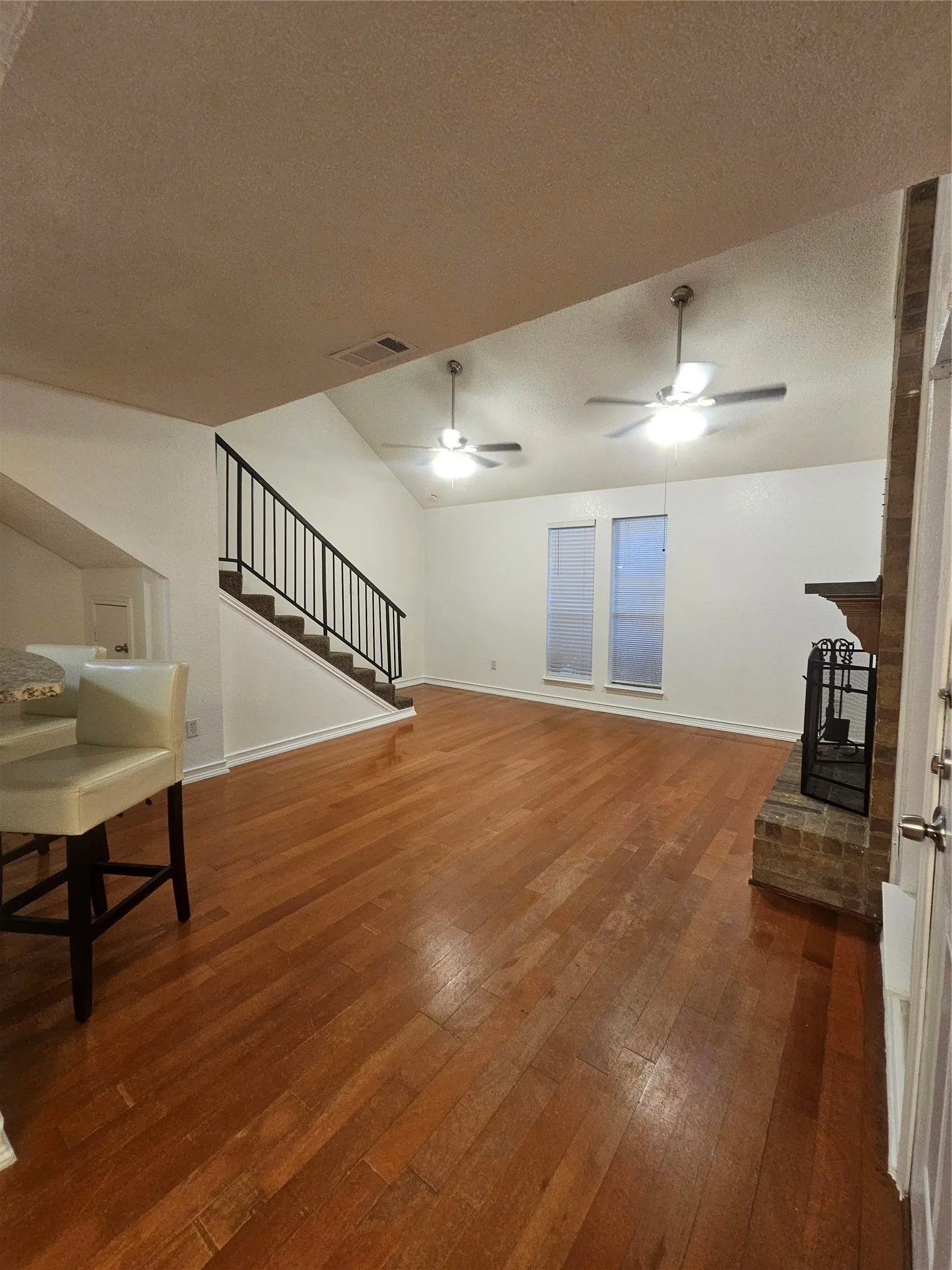 Duplex For Rent in Dallas County , 2066 Embassy Way, Carrollton, Texas 75006, 2 Bedroom, 2 Bathroom, Garage spaces, 1,142 Sqft, built in 1981, mls#21350486, Real Estate Agent in Carrollton, Homes For Rent in Dallas county, Homes For Rent in Carrollton, Realtor in Carrollton Texas, Real Estate Brokerage Independent Realty Texas, Luminita Cordes Realtor