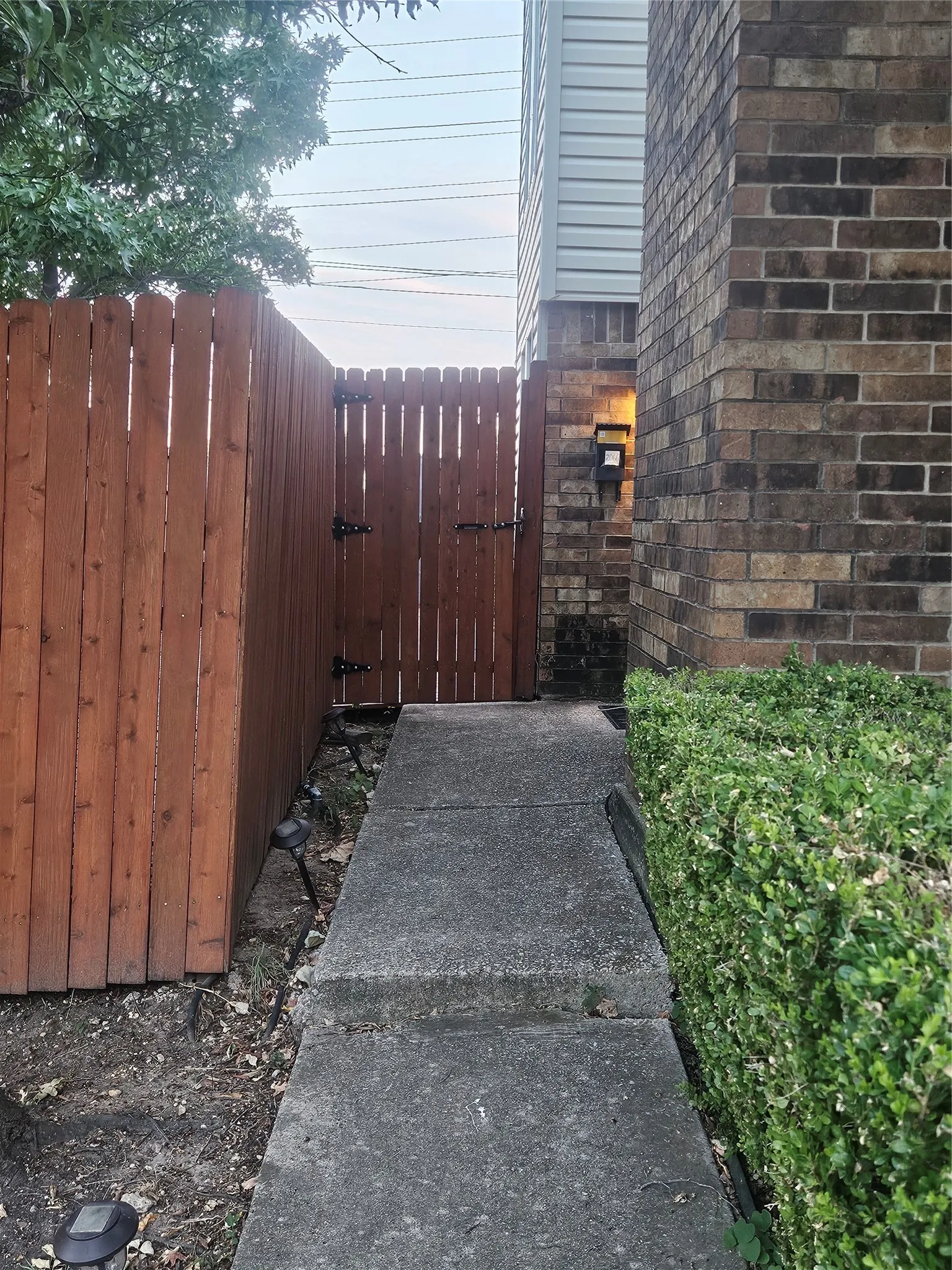 Duplex For Rent in Dallas County , 2066 Embassy Way, Carrollton, Texas 75006, 2 Bedroom, 2 Bathroom, Garage spaces, 1,142 Sqft, built in 1981, mls#21350486, Real Estate Agent in Carrollton, Homes For Rent in Dallas county, Homes For Rent in Carrollton, Realtor in Carrollton Texas, Real Estate Brokerage Independent Realty Texas, Luminita Cordes Realtor