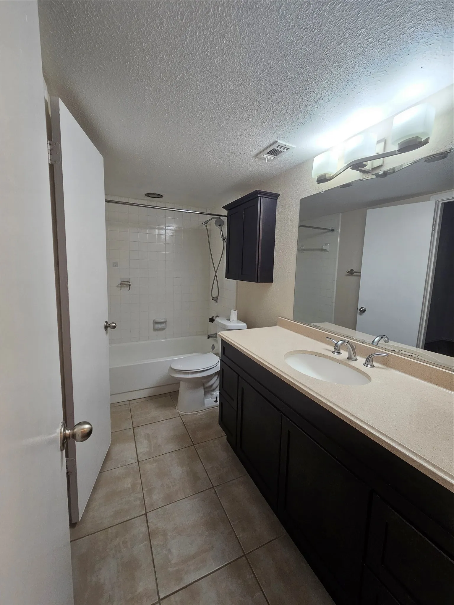 Duplex For Rent in Dallas County , 2066 Embassy Way, Carrollton, Texas 75006, 2 Bedroom, 2 Bathroom, Garage spaces, 1,142 Sqft, built in 1981, mls#21350486, Real Estate Agent in Carrollton, Homes For Rent in Dallas county, Homes For Rent in Carrollton, Realtor in Carrollton Texas, Real Estate Brokerage Independent Realty Texas, Luminita Cordes Realtor