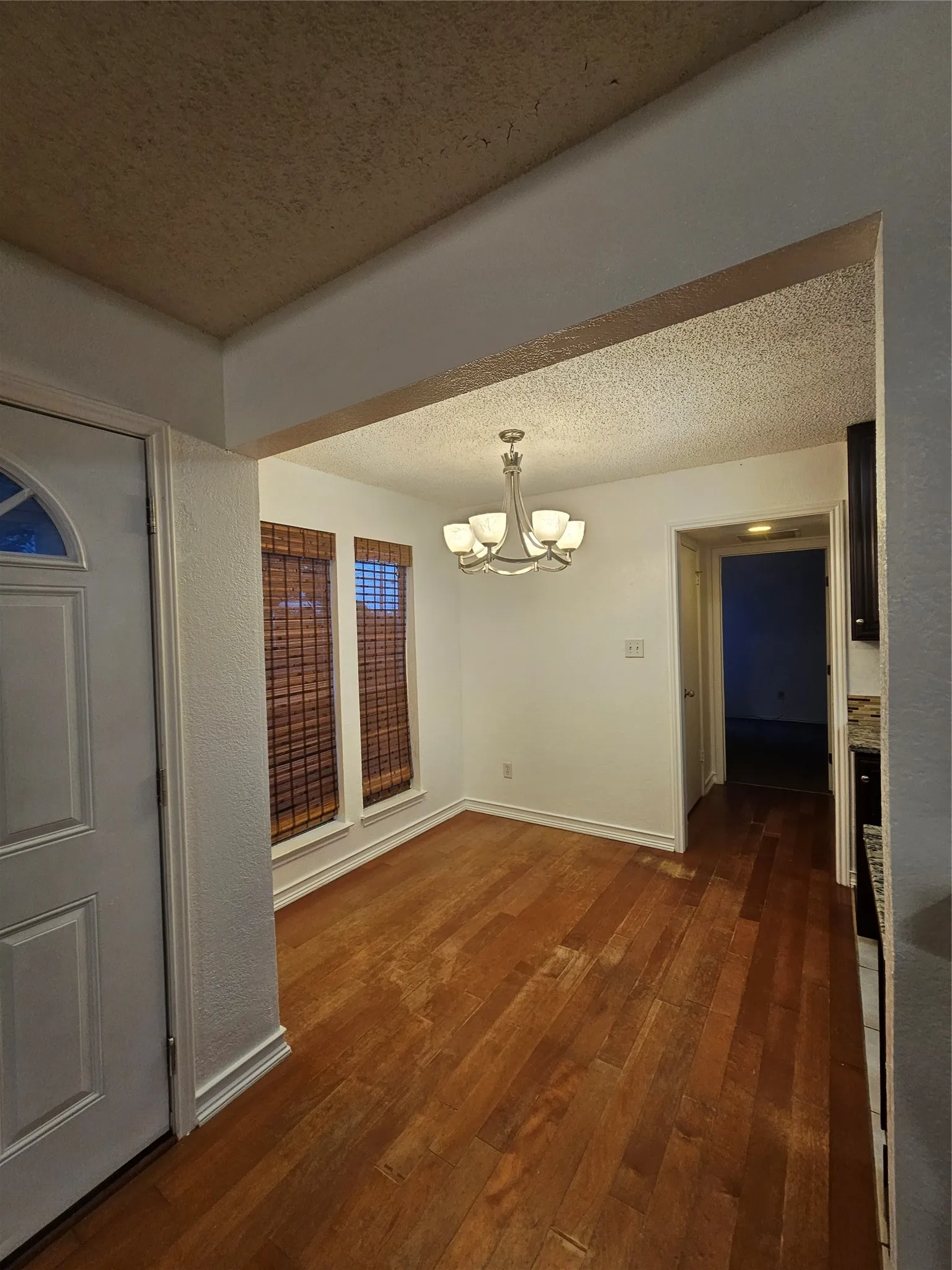 Duplex For Rent in Dallas County , 2066 Embassy Way, Carrollton, Texas 75006, 2 Bedroom, 2 Bathroom, Garage spaces, 1,142 Sqft, built in 1981, mls#21350486, Real Estate Agent in Carrollton, Homes For Rent in Dallas county, Homes For Rent in Carrollton, Realtor in Carrollton Texas, Real Estate Brokerage Independent Realty Texas, Luminita Cordes Realtor