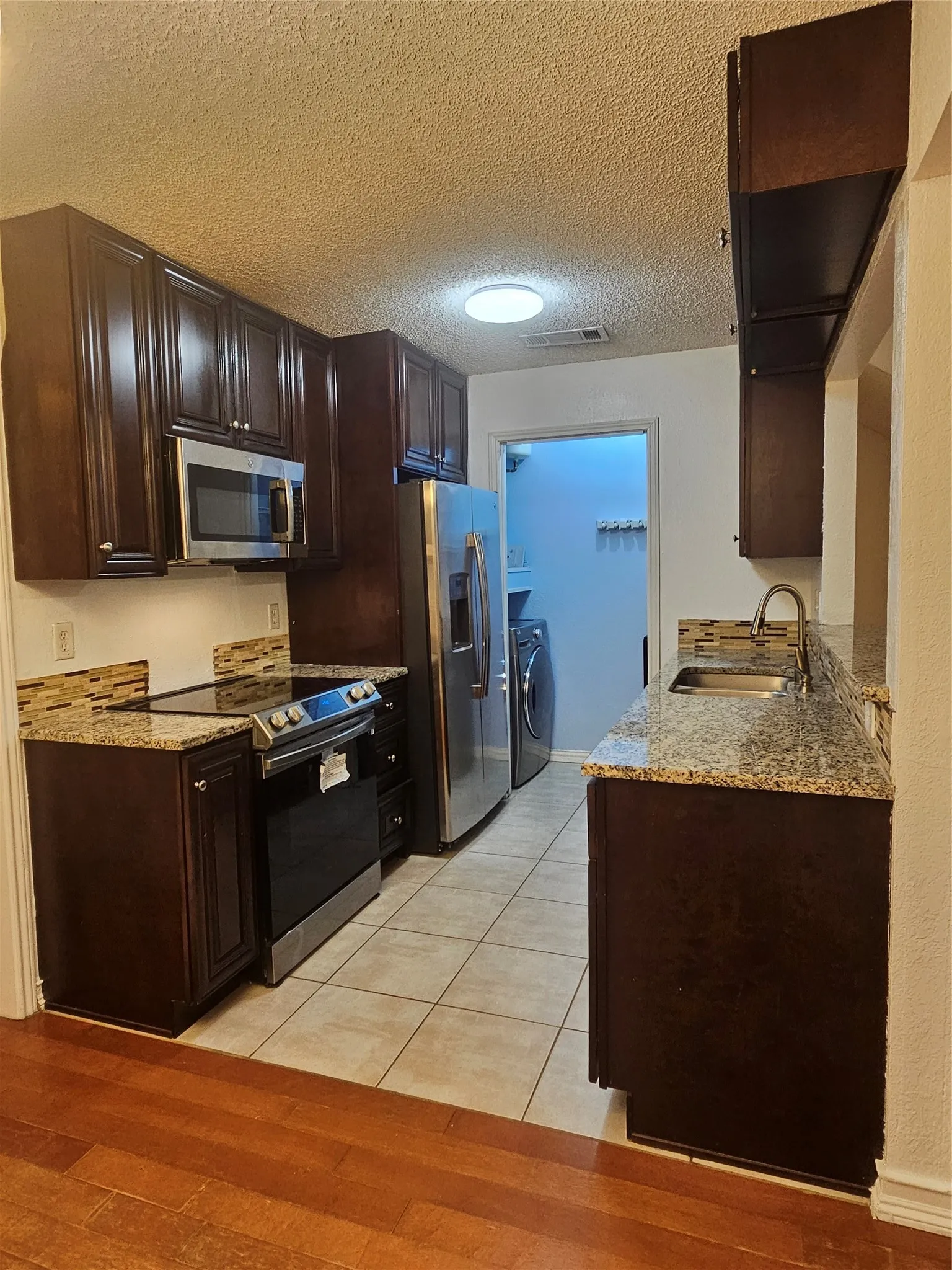 Duplex For Rent in Dallas County , 2066 Embassy Way, Carrollton, Texas 75006, 2 Bedroom, 2 Bathroom, Garage spaces, 1,142 Sqft, built in 1981, mls#21350486, Real Estate Agent in Carrollton, Homes For Rent in Dallas county, Homes For Rent in Carrollton, Realtor in Carrollton Texas, Real Estate Brokerage Independent Realty Texas, Luminita Cordes Realtor