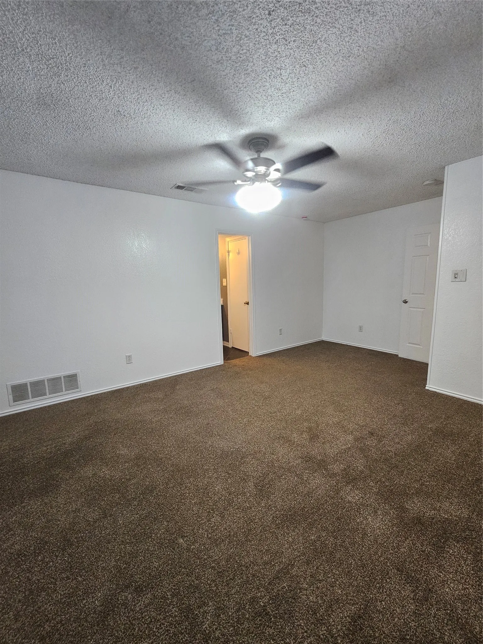 Duplex For Rent in Dallas County , 2066 Embassy Way, Carrollton, Texas 75006, 2 Bedroom, 2 Bathroom, Garage spaces, 1,142 Sqft, built in 1981, mls#21350486, Real Estate Agent in Carrollton, Homes For Rent in Dallas county, Homes For Rent in Carrollton, Realtor in Carrollton Texas, Real Estate Brokerage Independent Realty Texas, Luminita Cordes Realtor