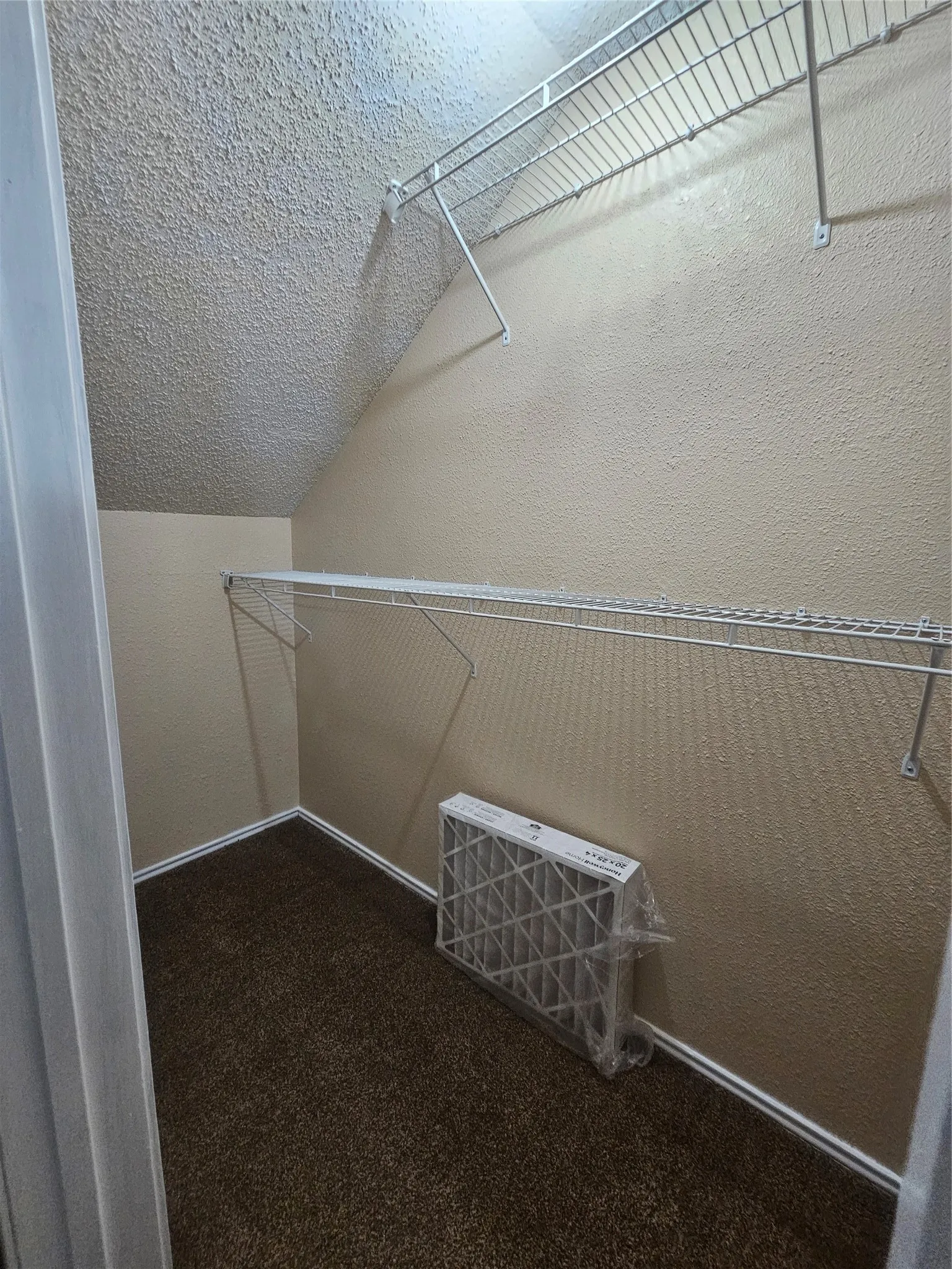 Duplex For Rent in Dallas County , 2066 Embassy Way, Carrollton, Texas 75006, 2 Bedroom, 2 Bathroom, Garage spaces, 1,142 Sqft, built in 1981, mls#21350486, Real Estate Agent in Carrollton, Homes For Rent in Dallas county, Homes For Rent in Carrollton, Realtor in Carrollton Texas, Real Estate Brokerage Independent Realty Texas, Luminita Cordes Realtor