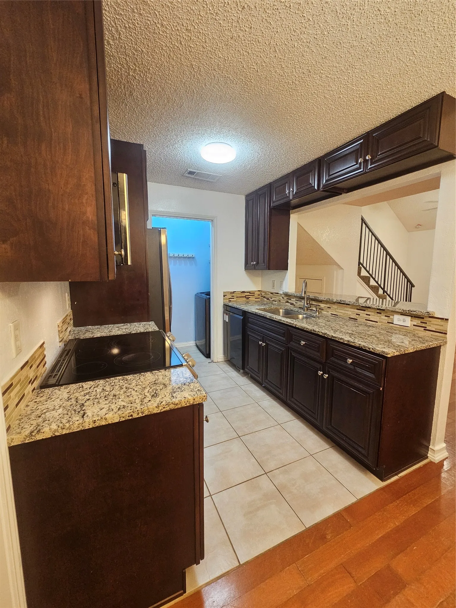 Duplex For Rent in Dallas County , 2066 Embassy Way, Carrollton, Texas 75006, 2 Bedroom, 2 Bathroom, Garage spaces, 1,142 Sqft, built in 1981, mls#21350486, Real Estate Agent in Carrollton, Homes For Rent in Dallas county, Homes For Rent in Carrollton, Realtor in Carrollton Texas, Real Estate Brokerage Independent Realty Texas, Luminita Cordes Realtor
