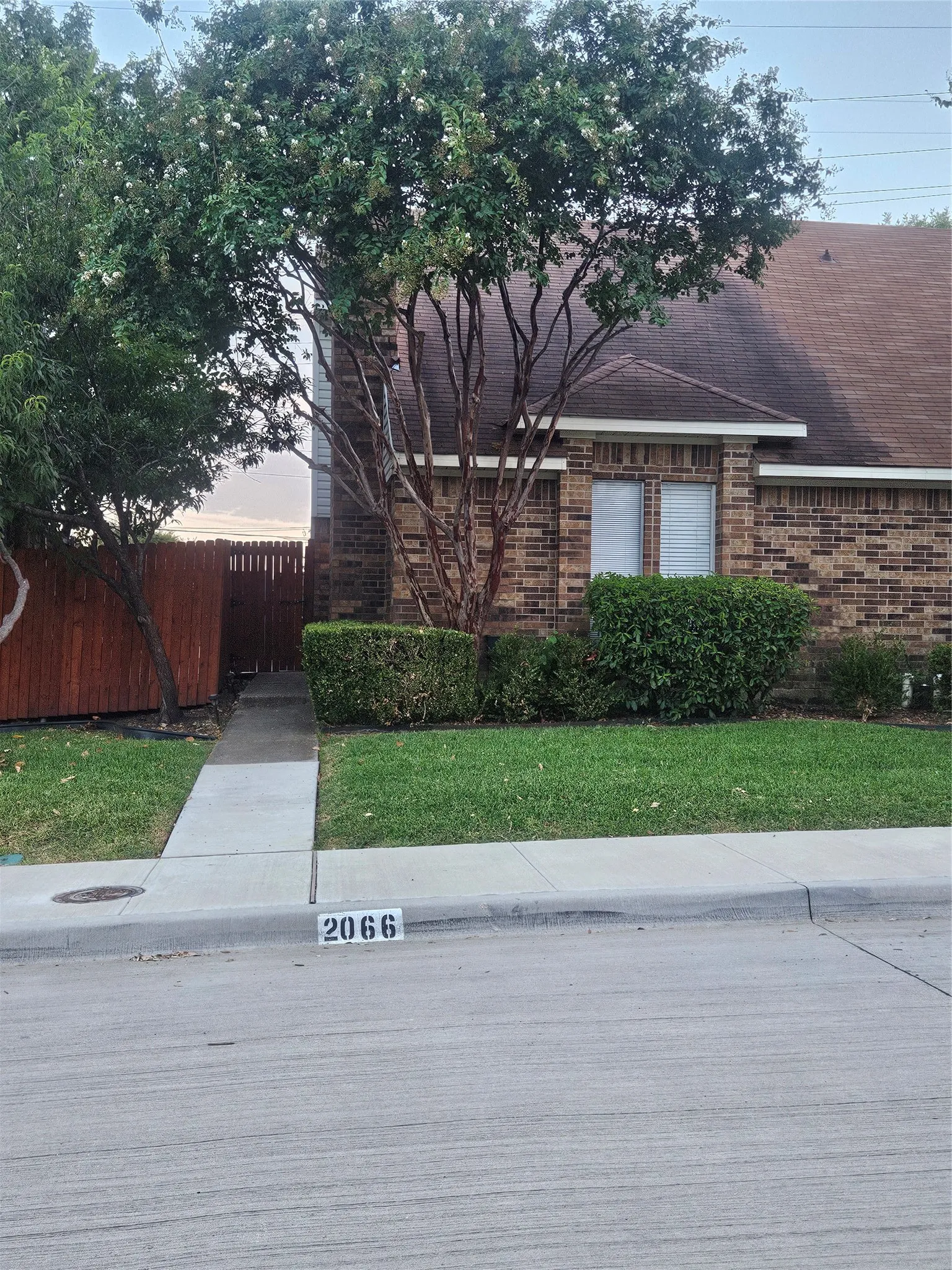 Duplex For Rent in Dallas County , 2066 Embassy Way, Carrollton, Texas 75006, 2 Bedroom, 2 Bathroom, Garage spaces, 1,142 Sqft, built in 1981, mls#21350486, Real Estate Agent in Carrollton, Homes For Rent in Dallas county, Homes For Rent in Carrollton, Realtor in Carrollton Texas, Real Estate Brokerage Independent Realty Texas, Luminita Cordes Realtor