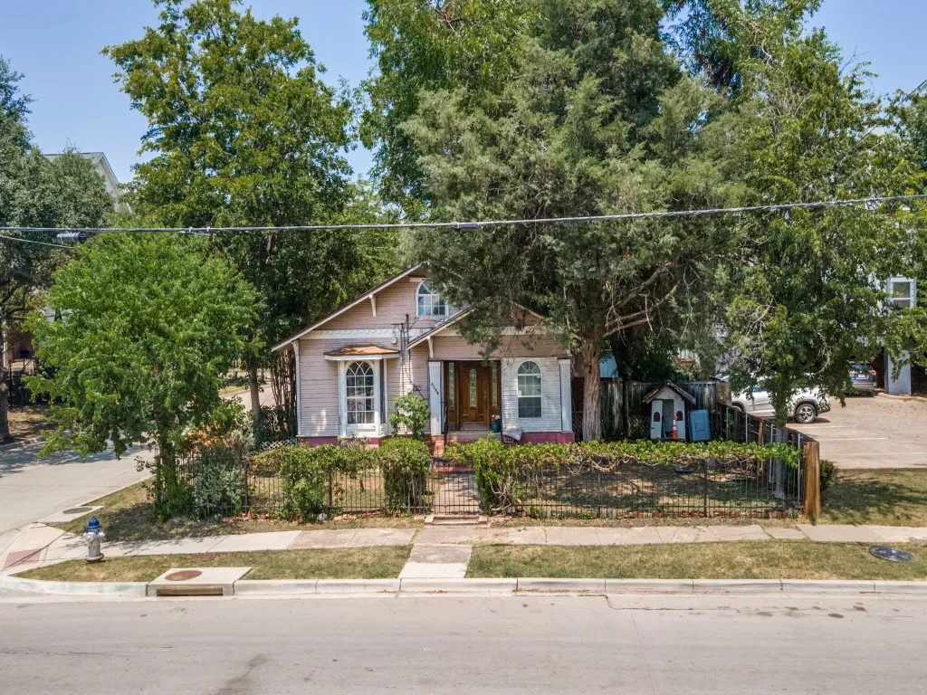 Single Family Residence For Sale in Dallas County , 5903 Lewis Street, Dallas, Texas 75206, 0, 0, Garage spaces, 1,238 Sqft, built in 1935, mls#21348944, Real Estate Agent in Dallas, Homes For Sale in Dallas county, Homes For Sale in Dallas, Realtor in Dallas Texas, Real Estate Brokerage Independent Realty Texas, Luminita Cordes Realtor