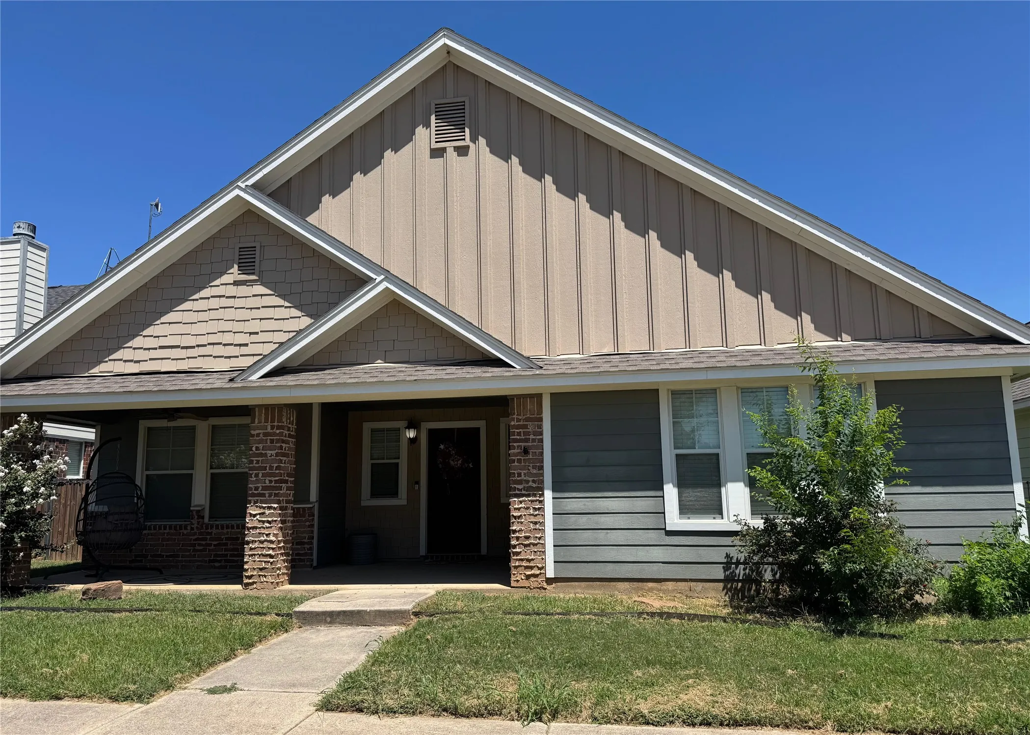 Single Family Residence For Rent in Parker County , 248 Lovers Path Drive, Springtown, Texas 76082, 3 Bedroom, 2 Bathroom, 2 Garage spaces, 1,750 Sqft, built in 2007, mls#21349754, Real Estate Agent in Springtown, Homes For Rent in Parker county, Homes For Rent in Springtown, Realtor in Springtown Texas, Real Estate Brokerage Independent Realty Texas, Luminita Cordes Realtor