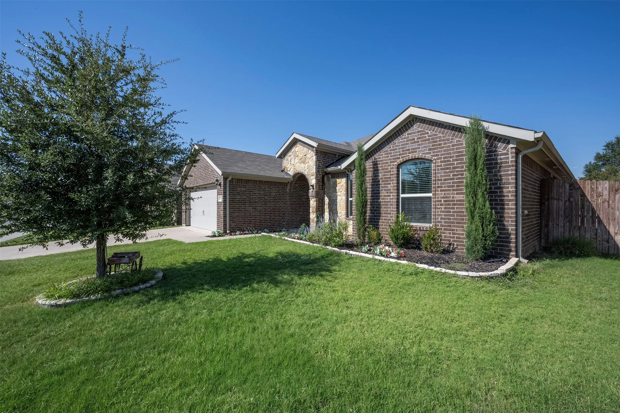 Single Family Residence For Sale in Parker County , 2544 Doe Run, Weatherford, Texas 76087, 4 Bedroom, 2 Bathroom, 2 Garage spaces, 2,008 Sqft, built in 2019, mls#21350612, Real Estate Agent in Weatherford, Homes For Sale in Parker county, Homes For Sale in Weatherford, Realtor in Weatherford Texas, Real Estate Brokerage Independent Realty Texas, Luminita Cordes Realtor