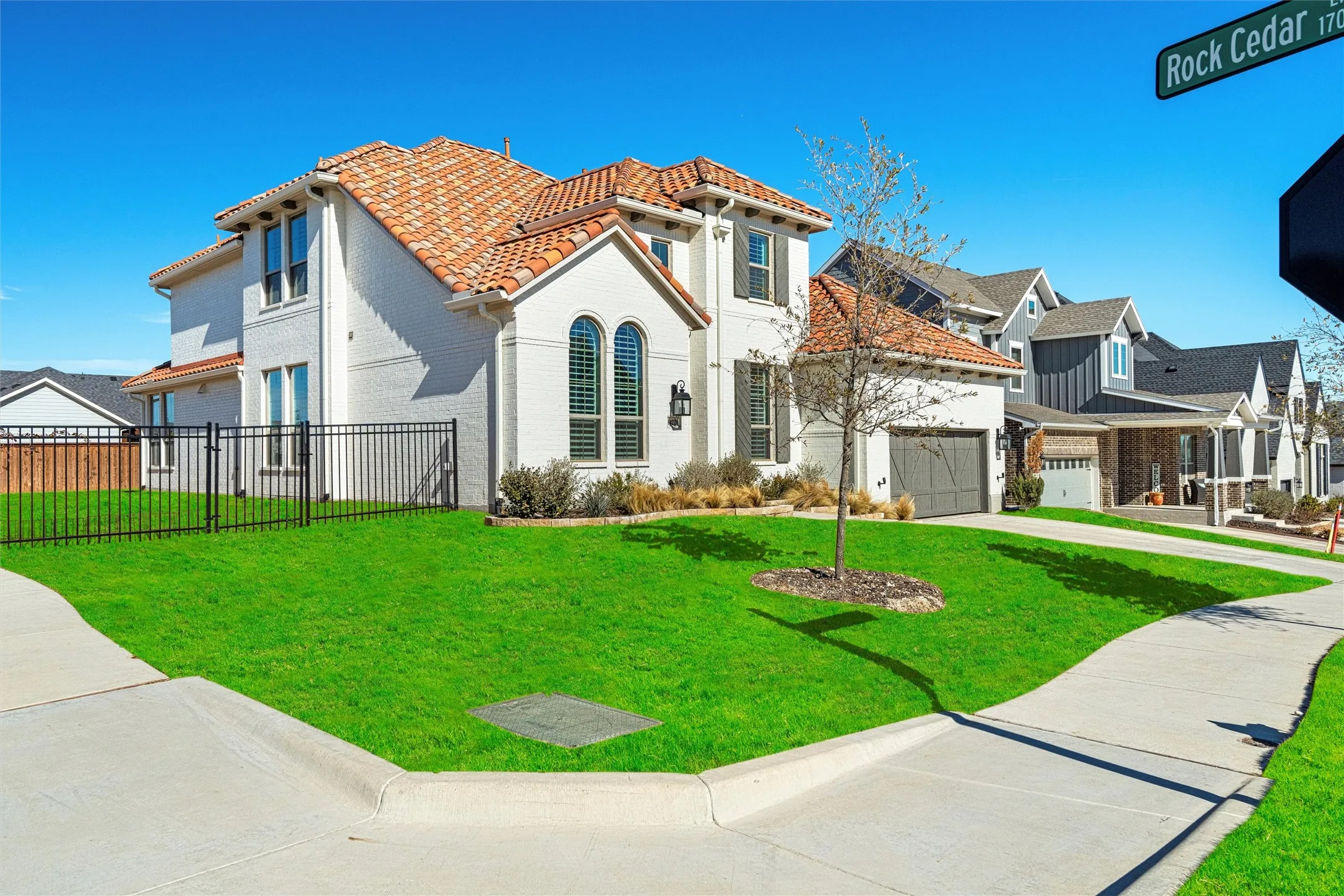 Corner lot flex! ?? The landscaping potential here is huge. This house is literally standing out from the crowd! ?? #StandOutHome #CornerLotPerks #RealEstateGoals
