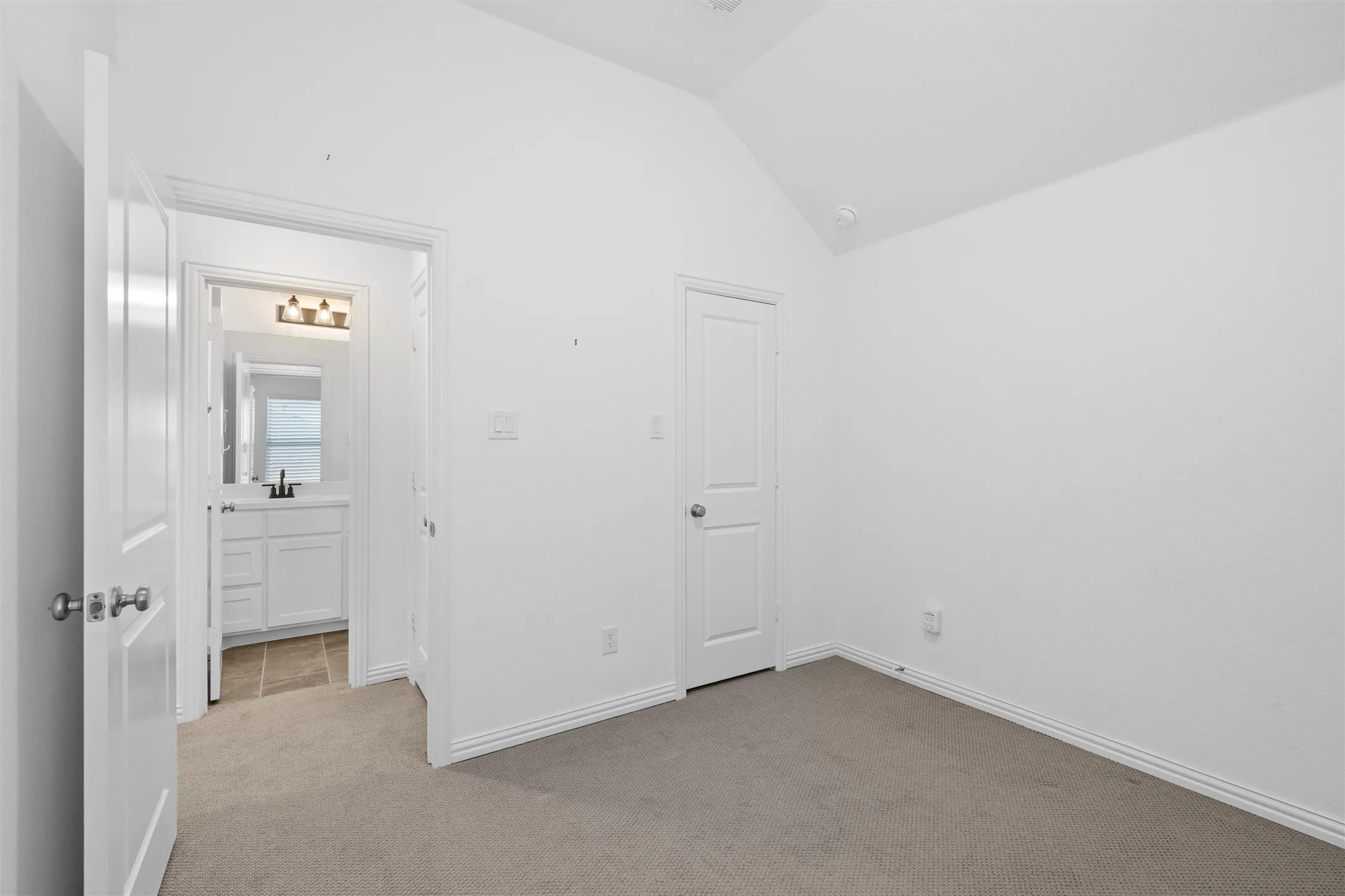 he potential in this room is UNREAL. ?? Imagine the aesthetic! Plus, peek that ensuite bathroom… talk about convenience! ?? #HomeInspo #RoomMakeover #EnsuiteGoals