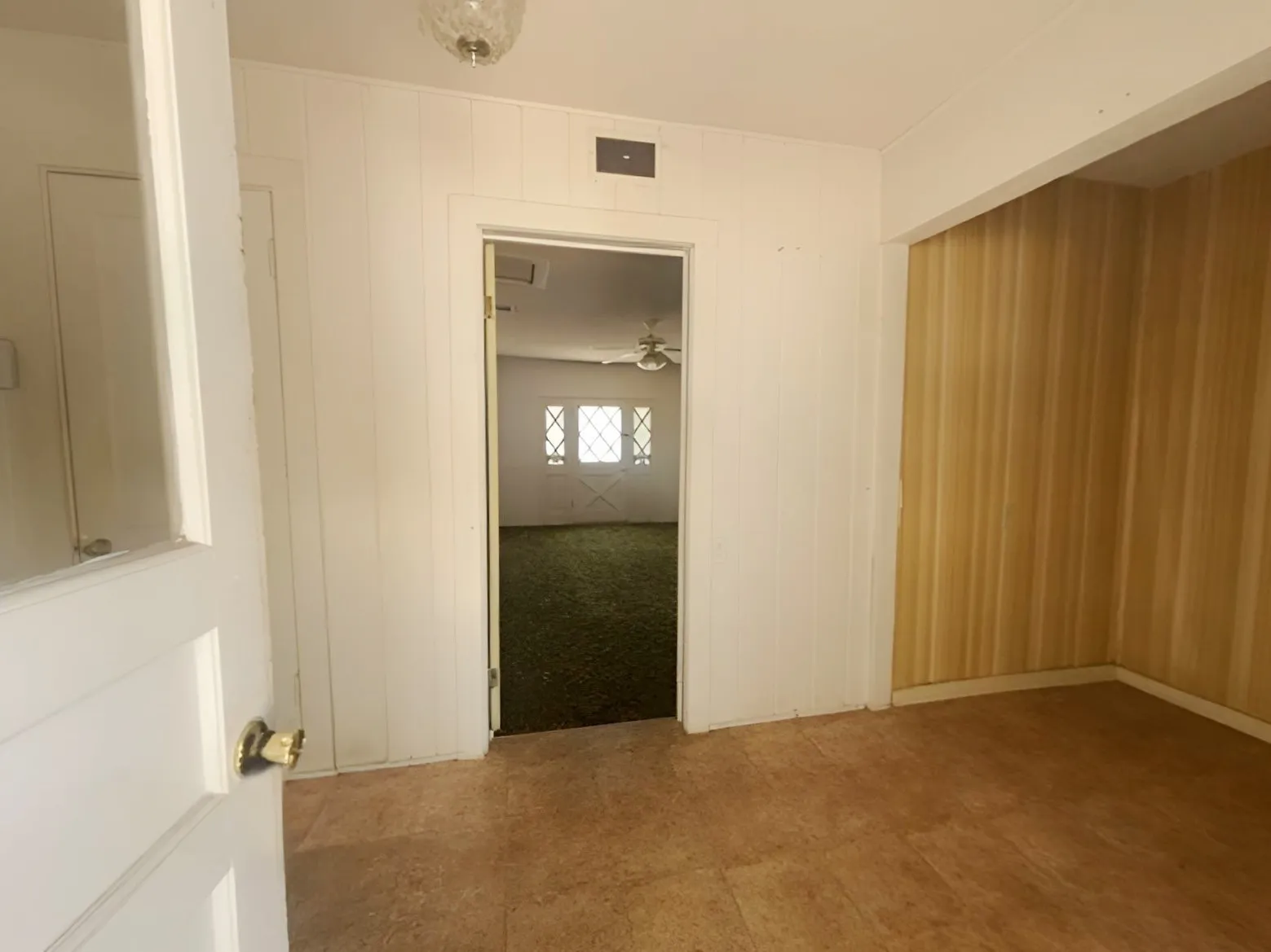 Single Family Residence For Sale in Tarrant County , 2125 Ridgeview Street, Fort Worth, Texas 76119, 3 Bedroom, 2 Bathroom, Garage spaces, 1,658 Sqft, built in 1954, mls#21350619, Real Estate Agent in Fort Worth, Homes For Sale in Tarrant county, Homes For Sale in Fort Worth, Realtor in Fort Worth Texas, Real Estate Brokerage Independent Realty Texas, Luminita Cordes Realtor