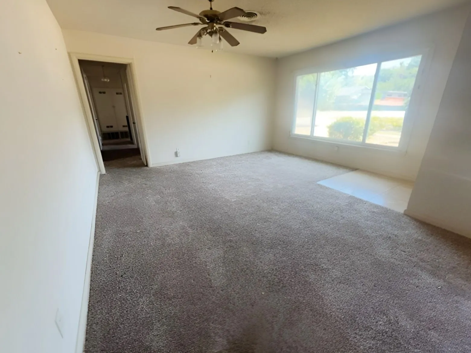 Single Family Residence For Sale in Tarrant County , 2125 Ridgeview Street, Fort Worth, Texas 76119, 3 Bedroom, 2 Bathroom, Garage spaces, 1,658 Sqft, built in 1954, mls#21350619, Real Estate Agent in Fort Worth, Homes For Sale in Tarrant county, Homes For Sale in Fort Worth, Realtor in Fort Worth Texas, Real Estate Brokerage Independent Realty Texas, Luminita Cordes Realtor