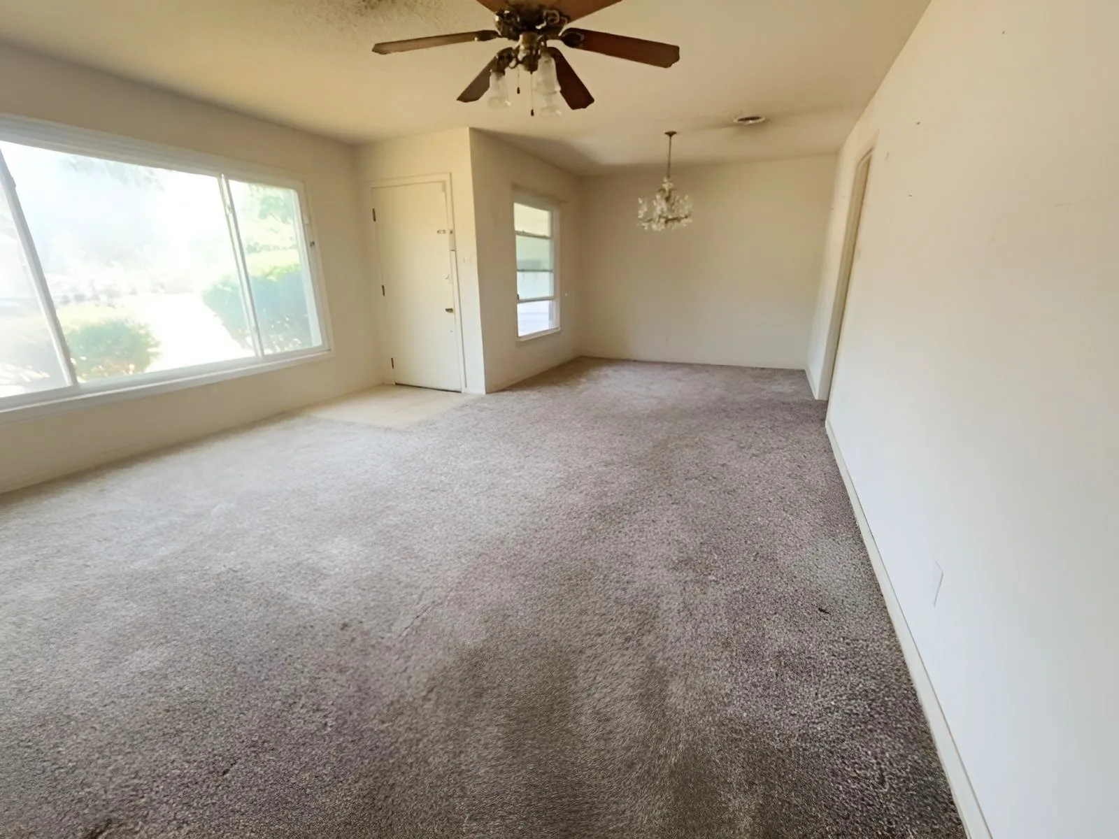Single Family Residence For Sale in Tarrant County , 2125 Ridgeview Street, Fort Worth, Texas 76119, 3 Bedroom, 2 Bathroom, Garage spaces, 1,658 Sqft, built in 1954, mls#21350619, Real Estate Agent in Fort Worth, Homes For Sale in Tarrant county, Homes For Sale in Fort Worth, Realtor in Fort Worth Texas, Real Estate Brokerage Independent Realty Texas, Luminita Cordes Realtor